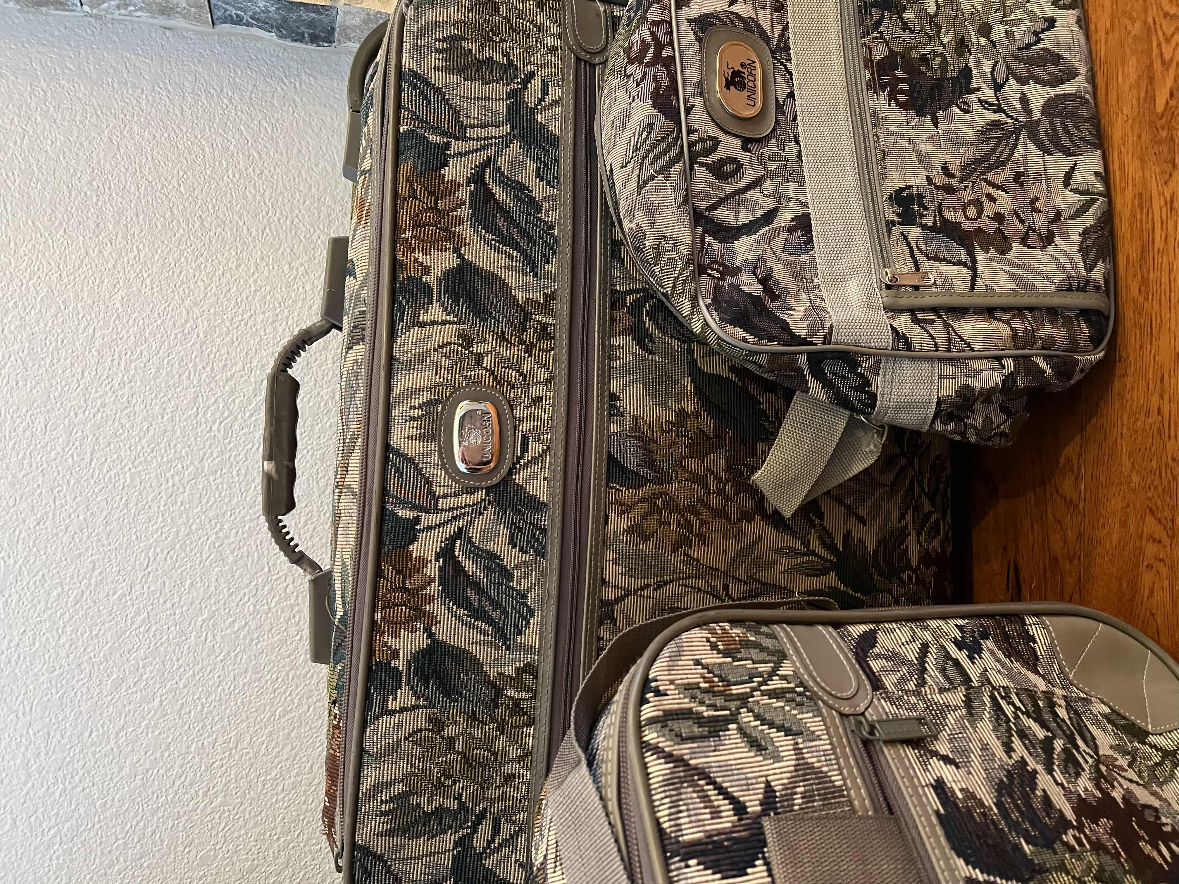 Photo 1 of 3-PIECE UNICORN FLORAL LUGGAGE SET