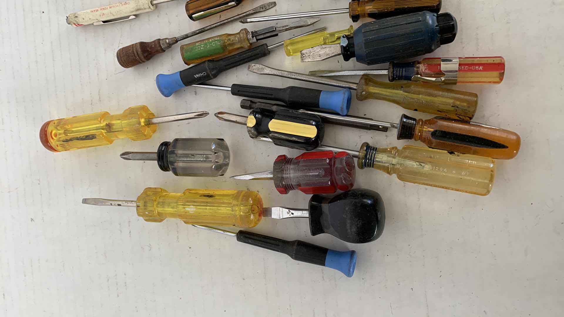 Photo 1 of 15-VARIOUS TYPES OF SHORT TOOLED SCREWDRIVERS, PHILLIPS HEAD, FLAT HEAD ETC.