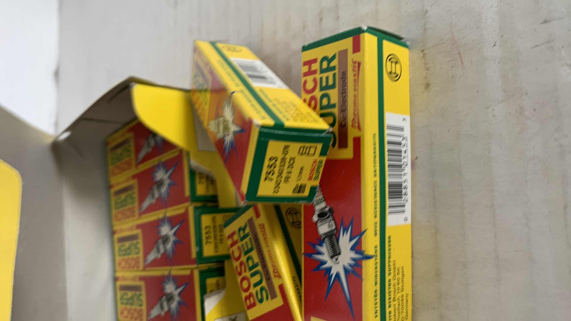 Photo 1 of 8-BOSCH SUPER SPARK PLUGS FR6DCX 7553