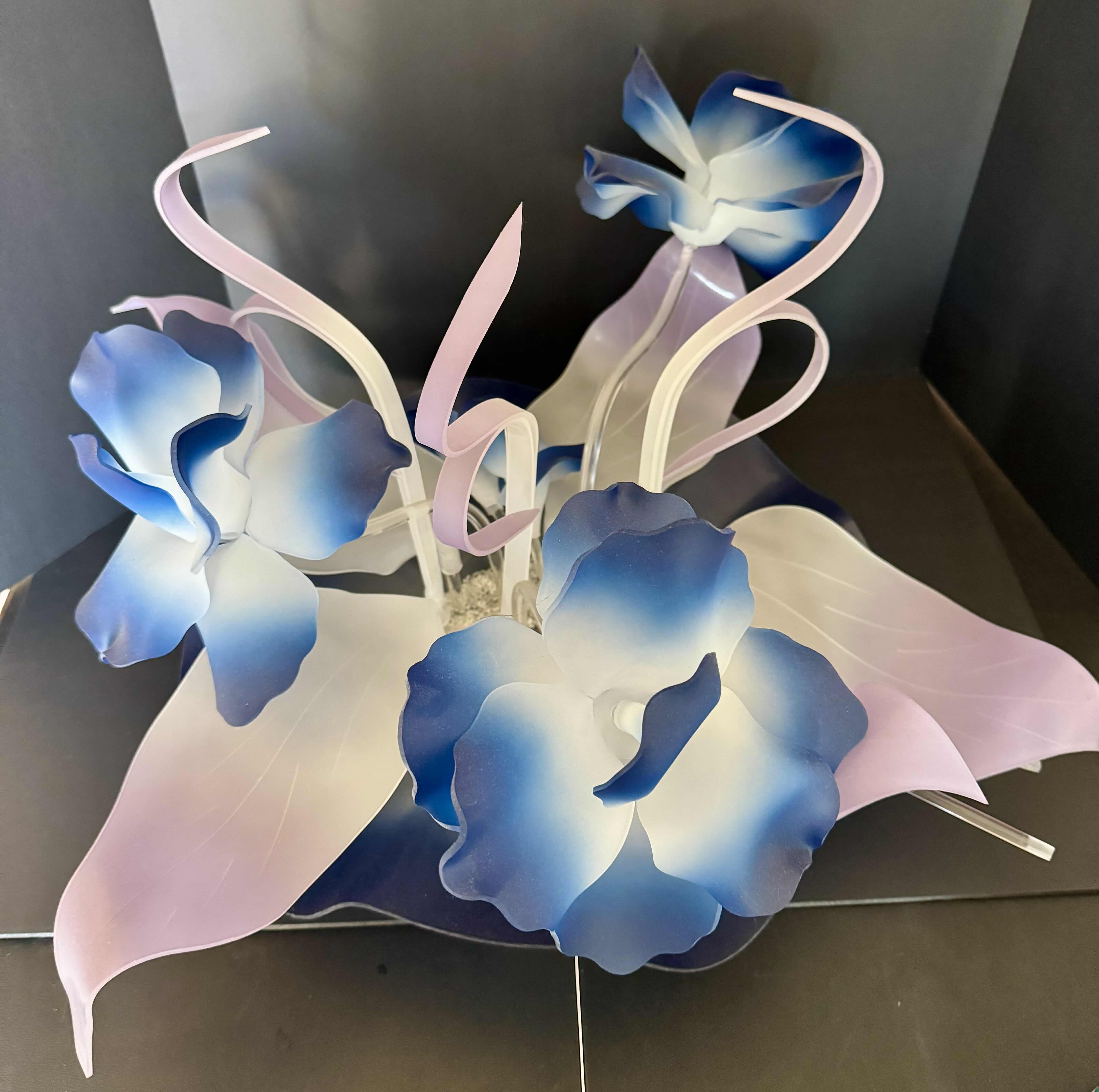 Photo 2 of HOME DECOR. FLORAL RESIN/ACRYLIC CENTERPIECE.