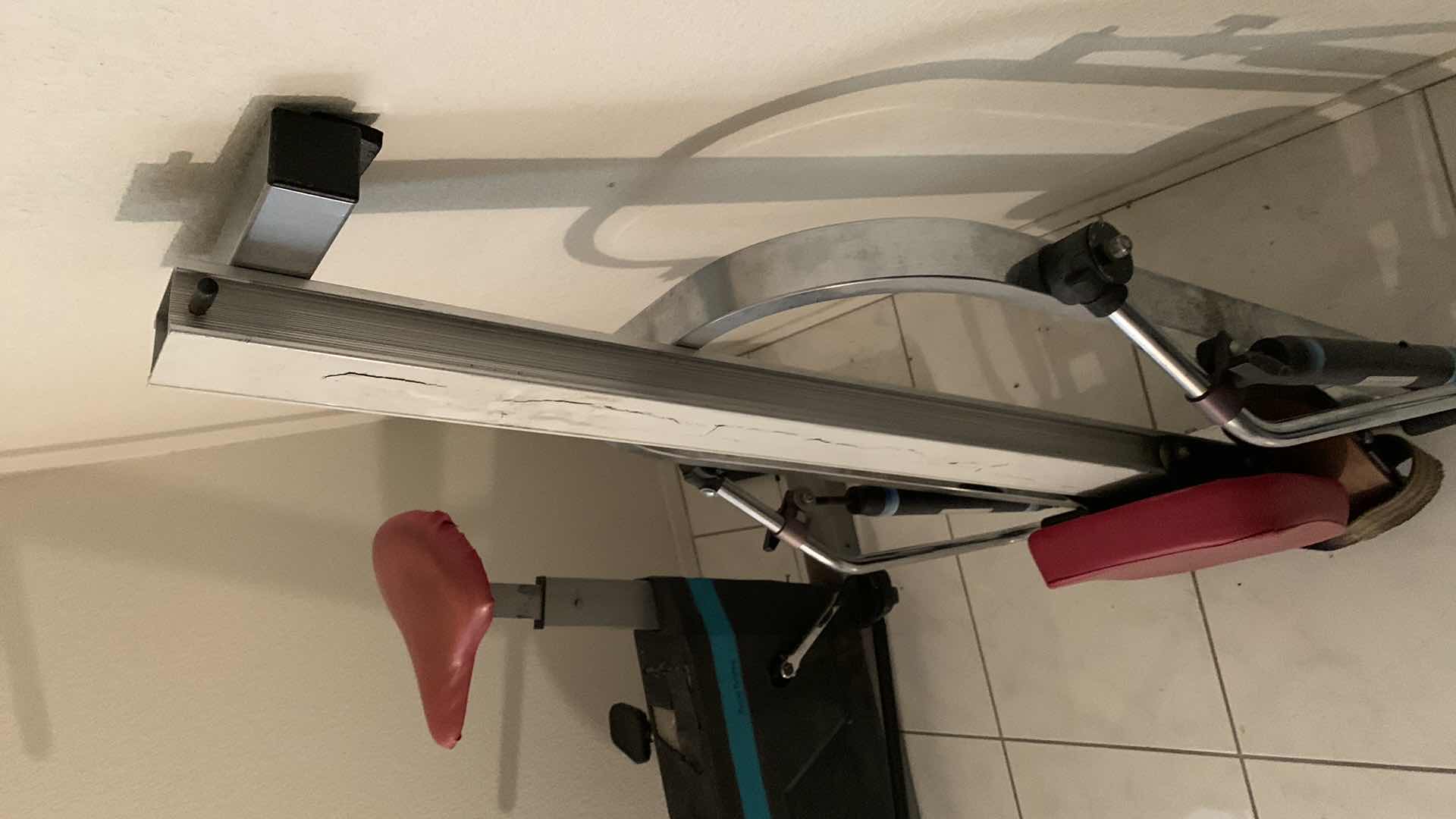 Photo 1 of COMPRESSED AIR MANUEL ROWING MACHINE. EXERCISE EQUIPTMENT.