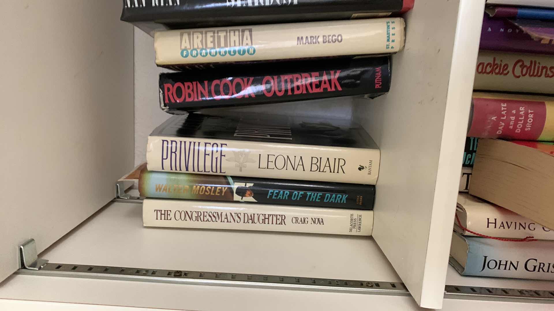 Photo 1 of ASSORTED BOOKS, VARIOUS TITLES AND AUTHORS. ROMANCE NOVELS, FICTION.