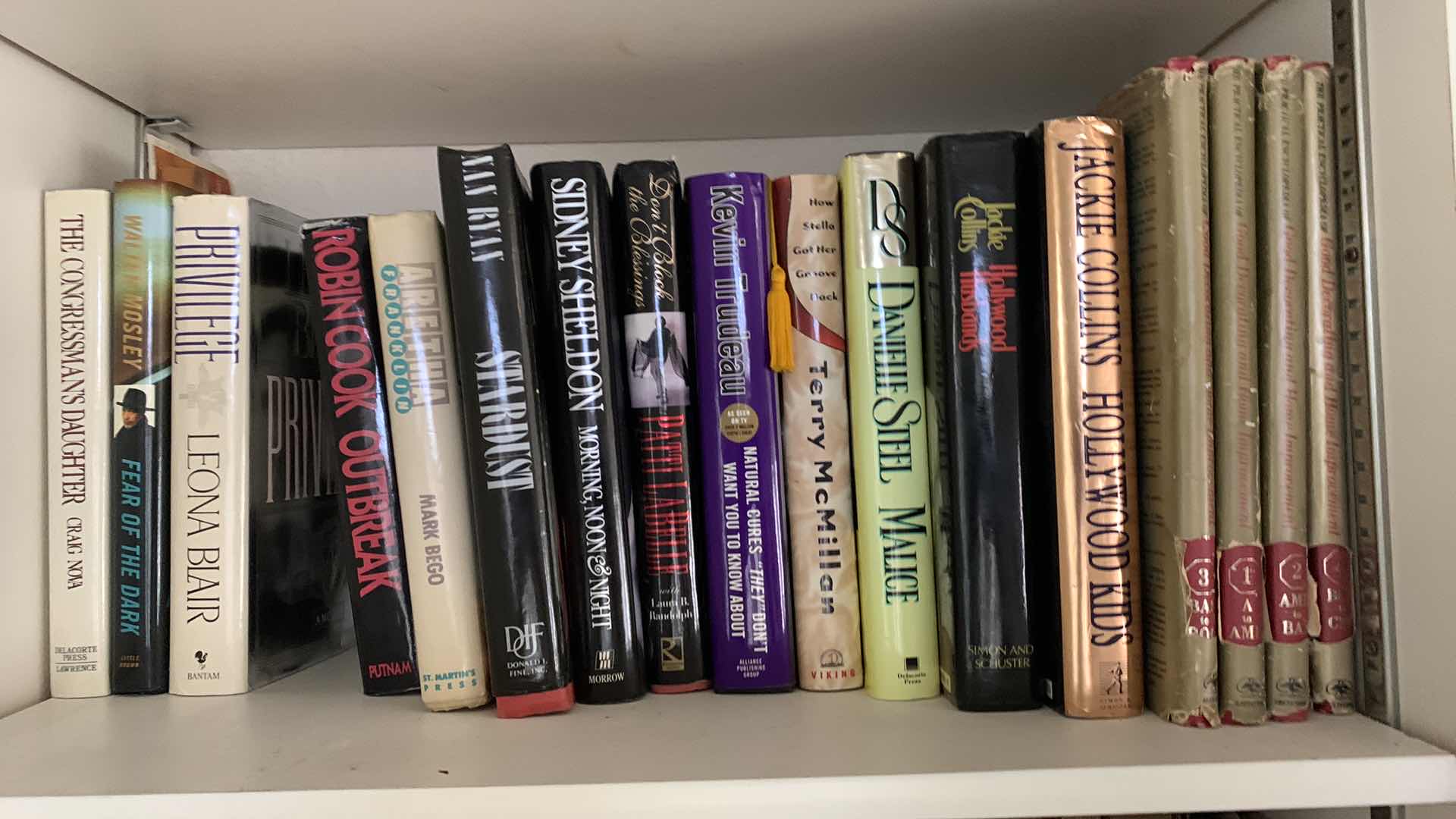 Photo 1 of ASSORTED BOOKS, VARIOUS TITLES AND AUTHORS. ROMANCE NOVELS, FICTION.