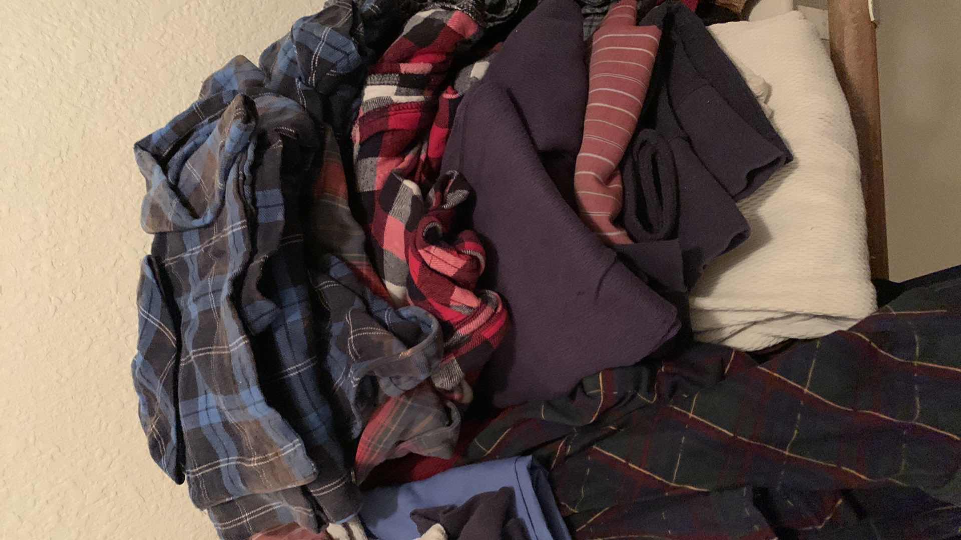 Photo 1 of MENS CLOTHING SIZE XL