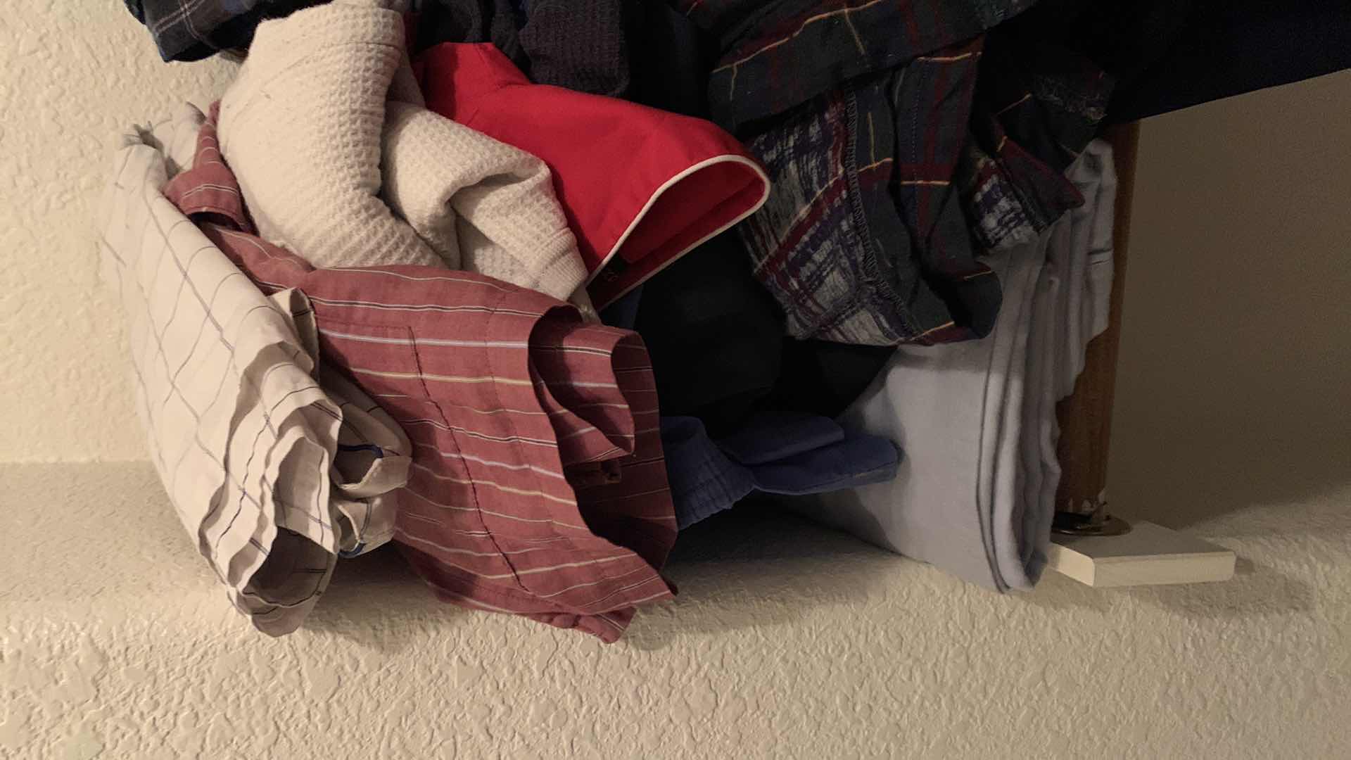 Photo 1 of MENS CLOTHING SIZE XL