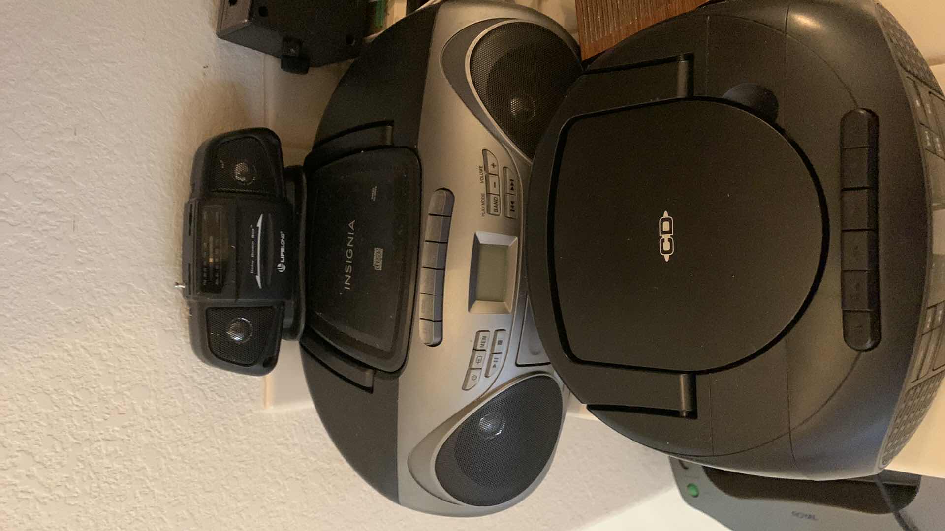 Photo 2 of CD PLAYERS AND CLOCK RADIOS