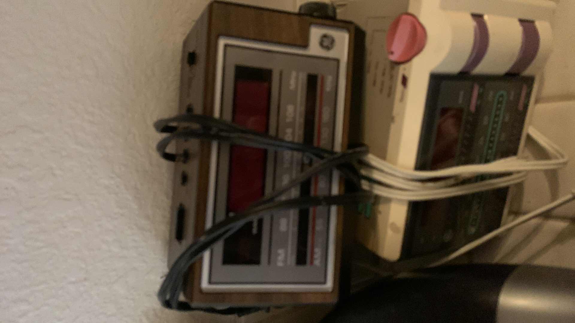 Photo 4 of CD PLAYERS AND CLOCK RADIOS