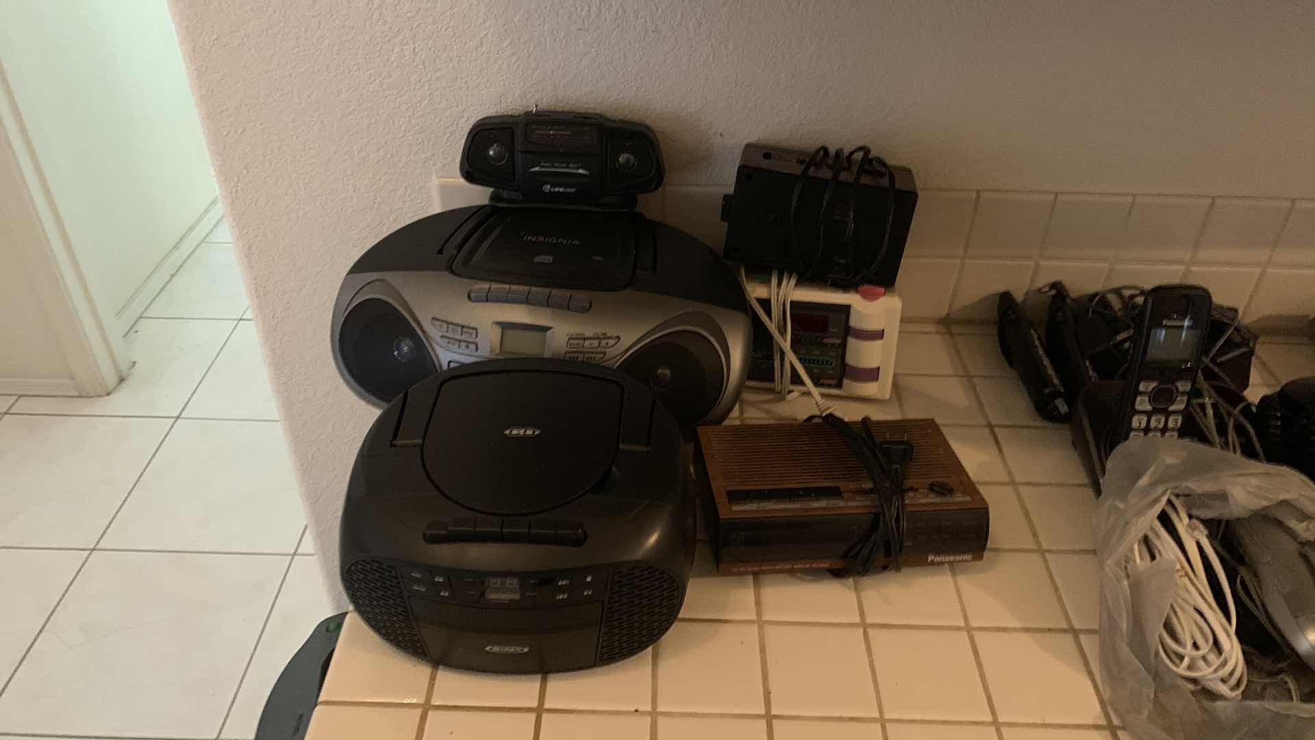 Photo 1 of CD PLAYERS AND CLOCK RADIOS
