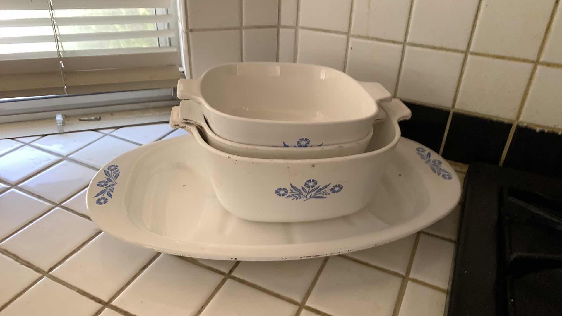 Photo 1 of CORNINGWARE PYREX "CORNFLOWER" PATTERN, BAKE WARE.