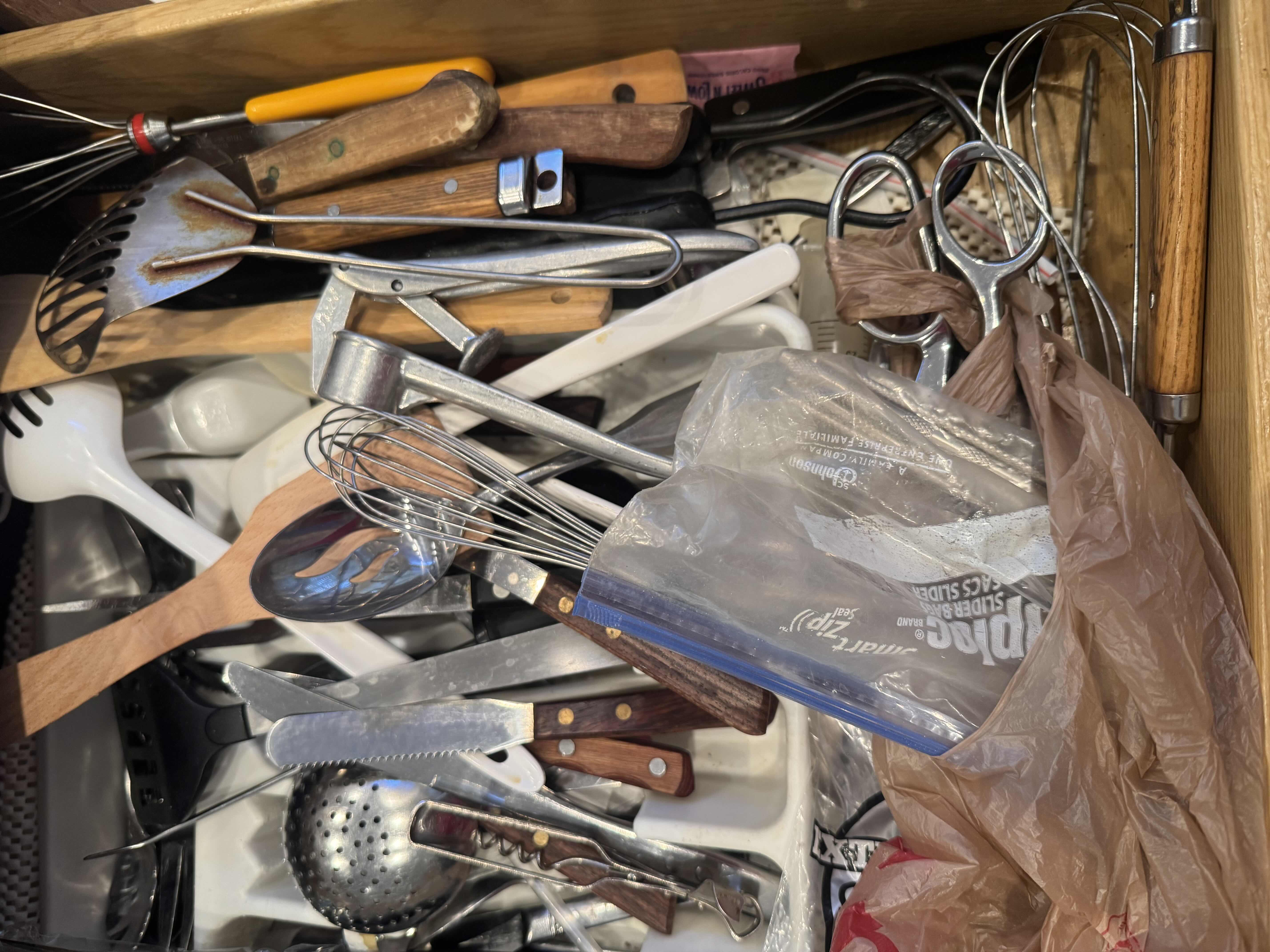 Photo 3 of CONTENTS OF KITCHEN DRAWER. KNIVES, WOODEN SPOONS, SPATULAS, ETC.