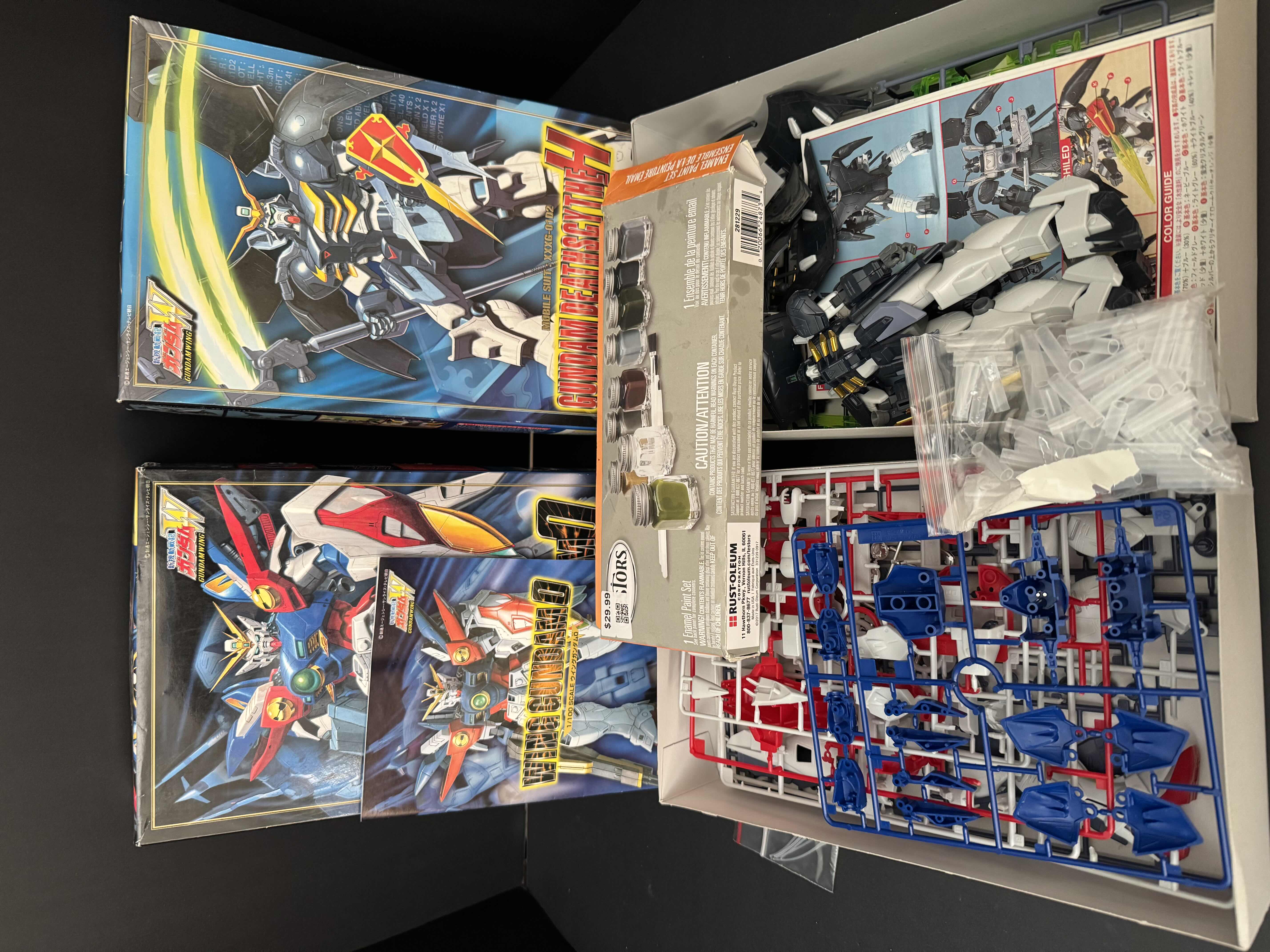 Photo 1 of 2 MODELS AND SET OF ENAMEL PAINT