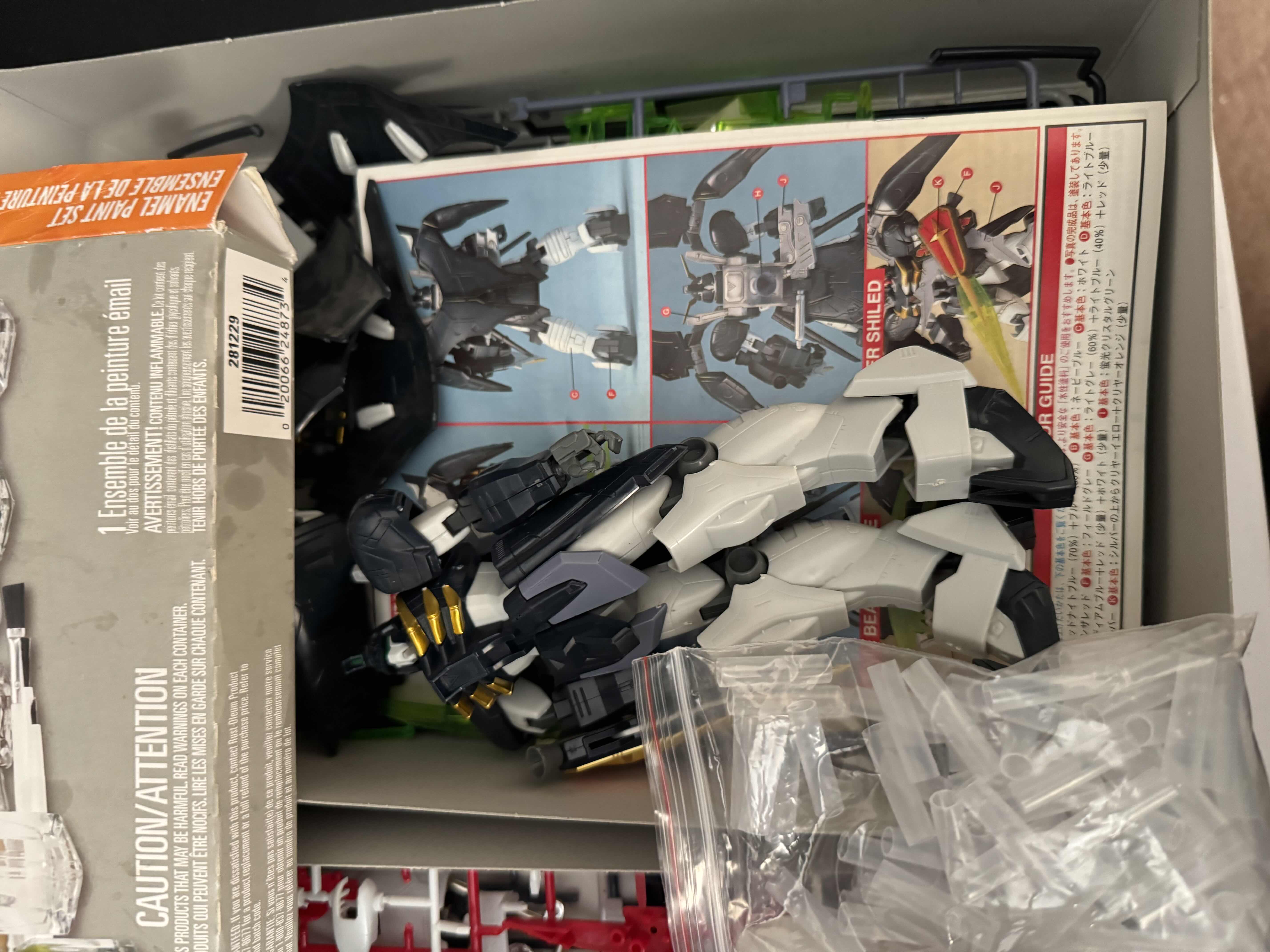 Photo 3 of 2 MODELS AND SET OF ENAMEL PAINT