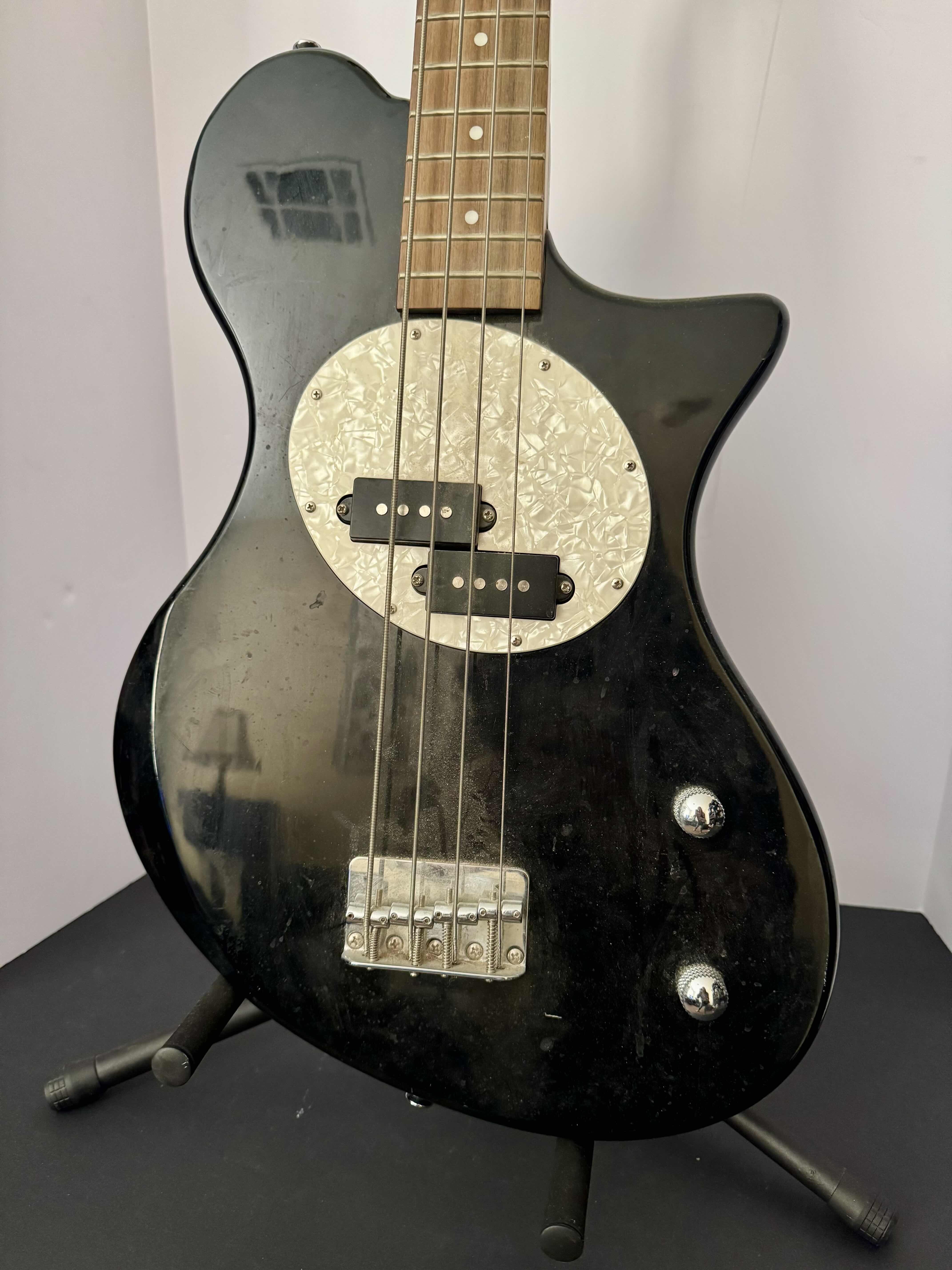 Photo 1 of FIRST ACT ELECTRIC BASS GUITAR WITH STAND