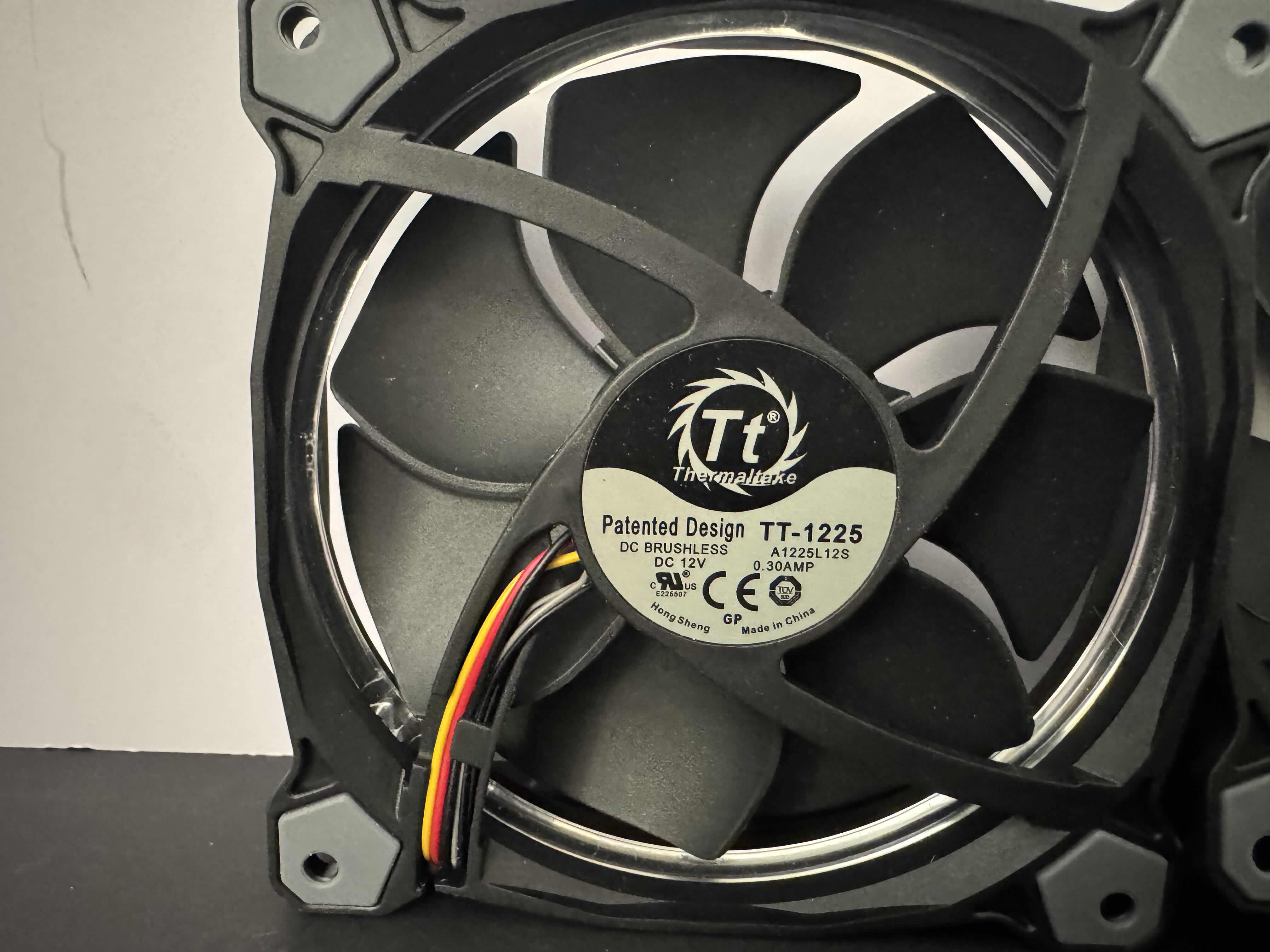 Photo 1 of 2 THERMALTAKE RIING 14 LED