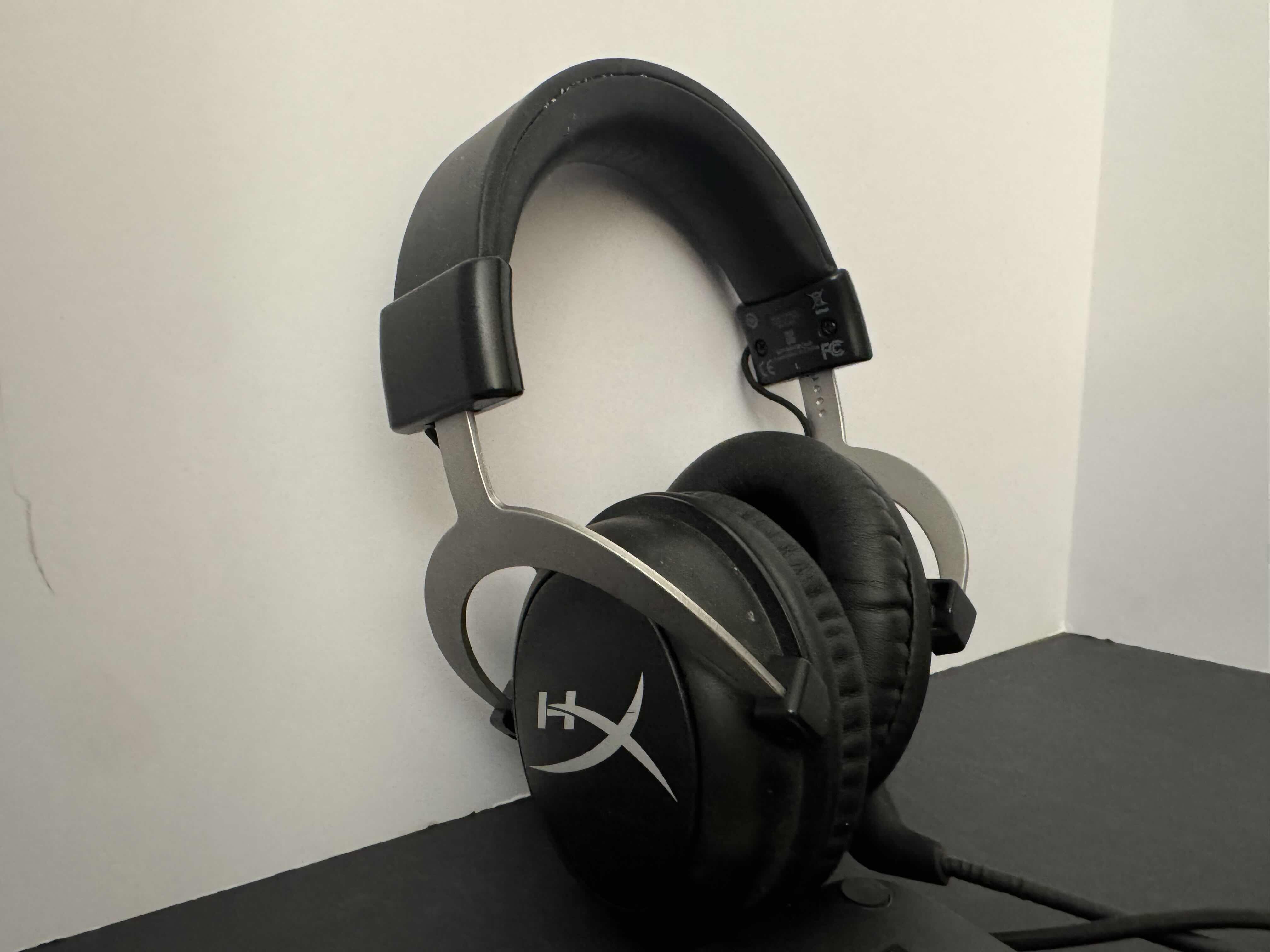 Photo 2 of DATA STORAGE AND GAMING HEADSET