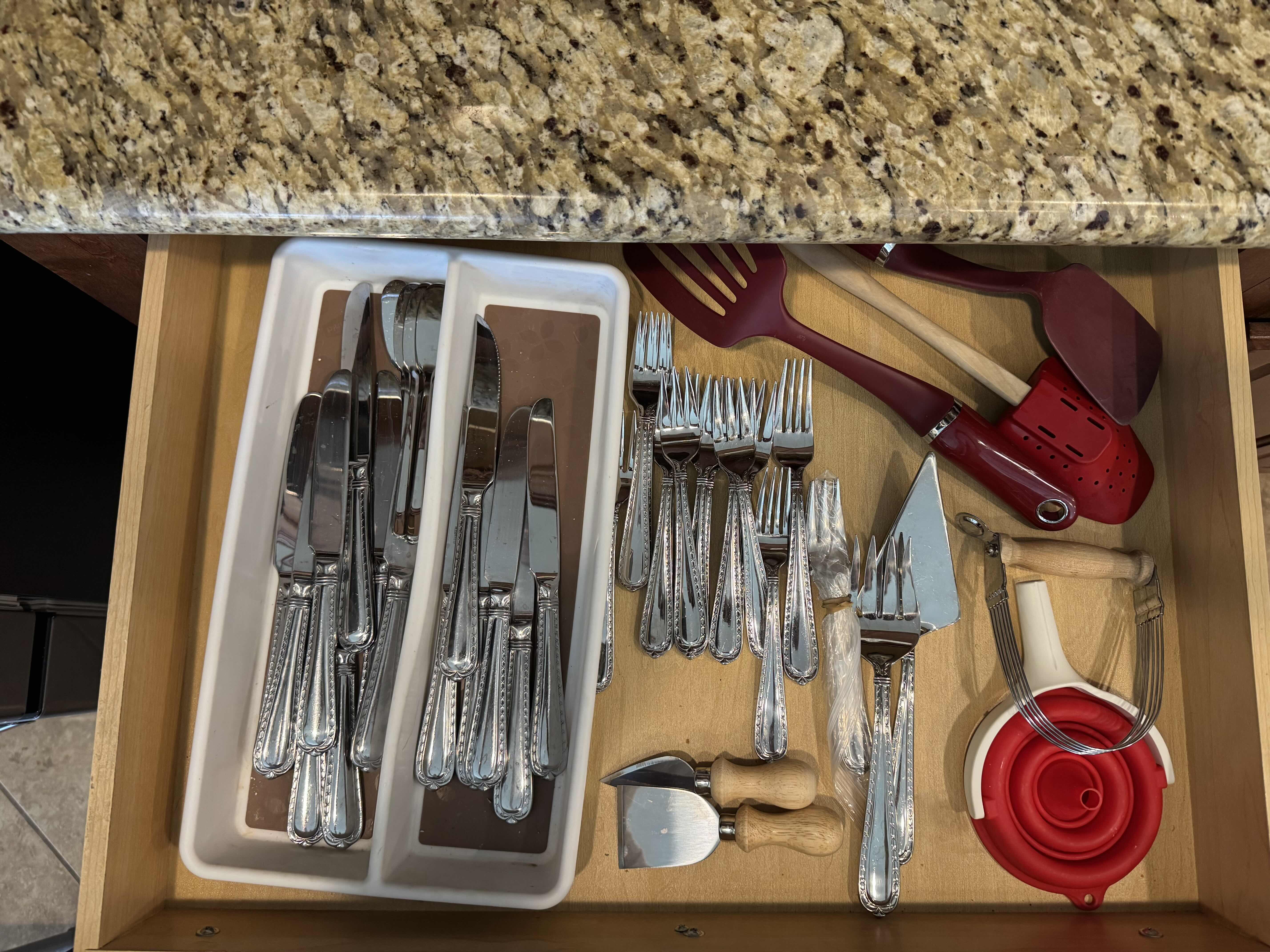 Photo 1 of CONTENTS OF DRAWER