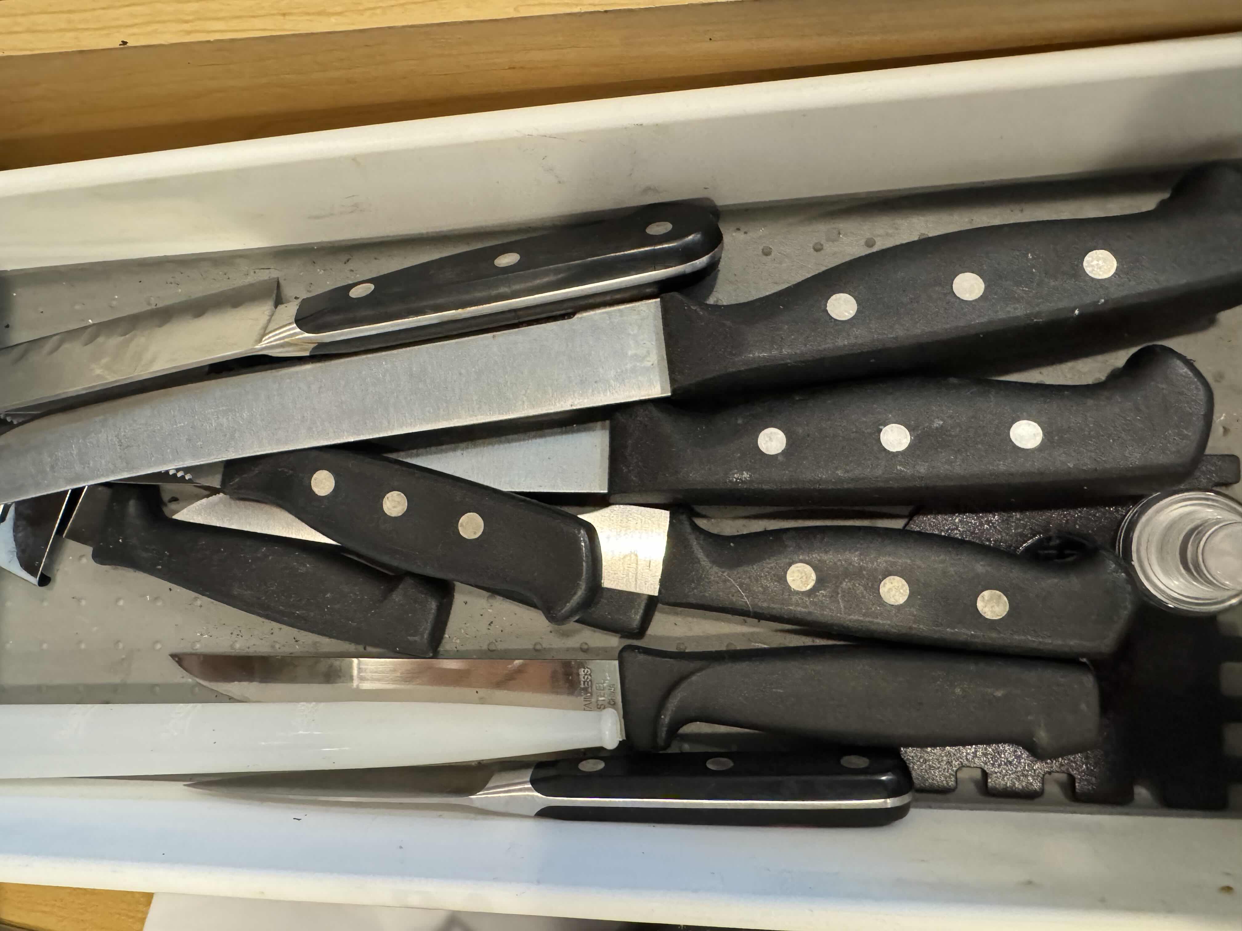 Photo 4 of CONTENTS OF DRAWER-KNIVES