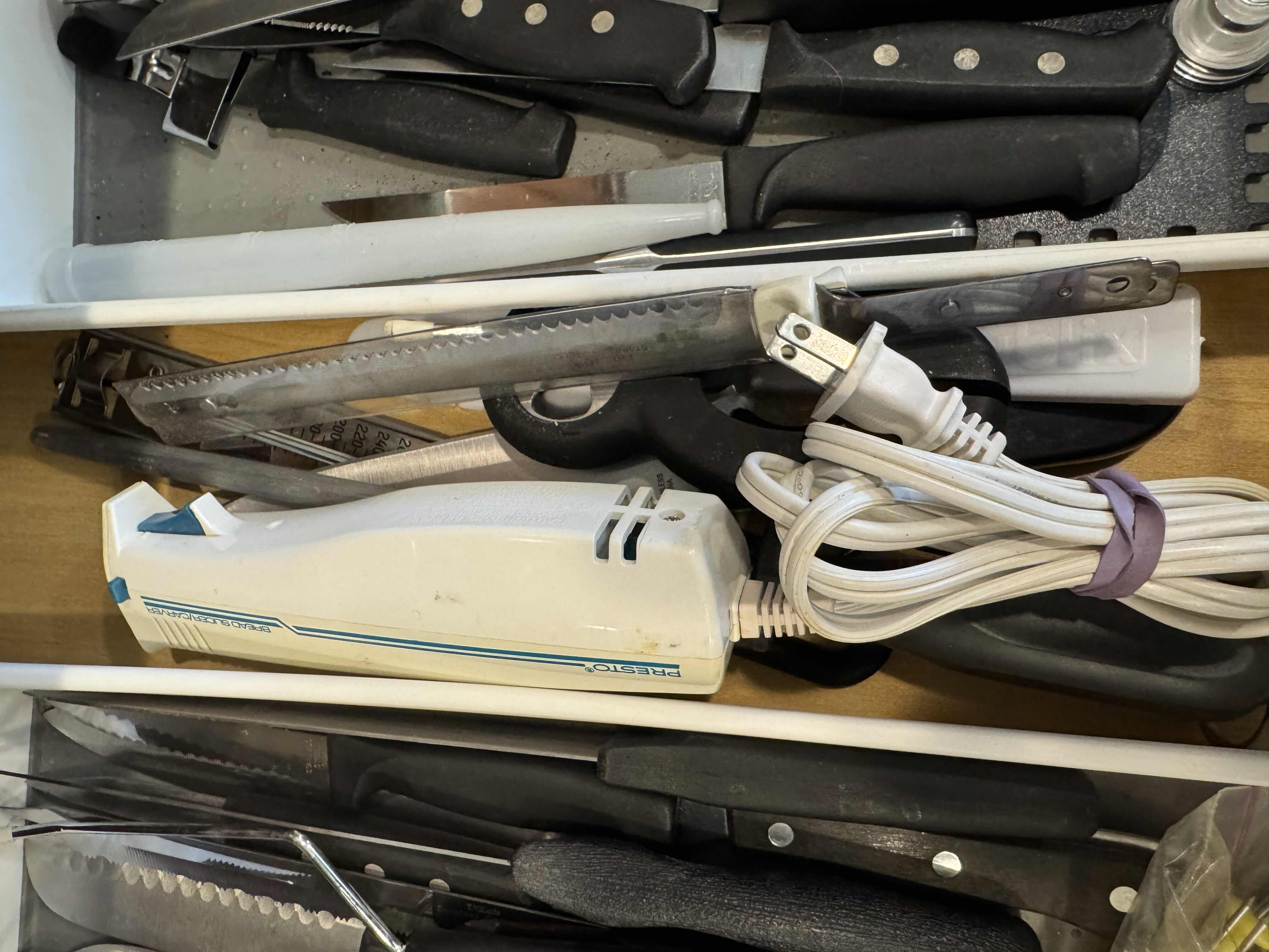 Photo 5 of CONTENTS OF DRAWER-KNIVES