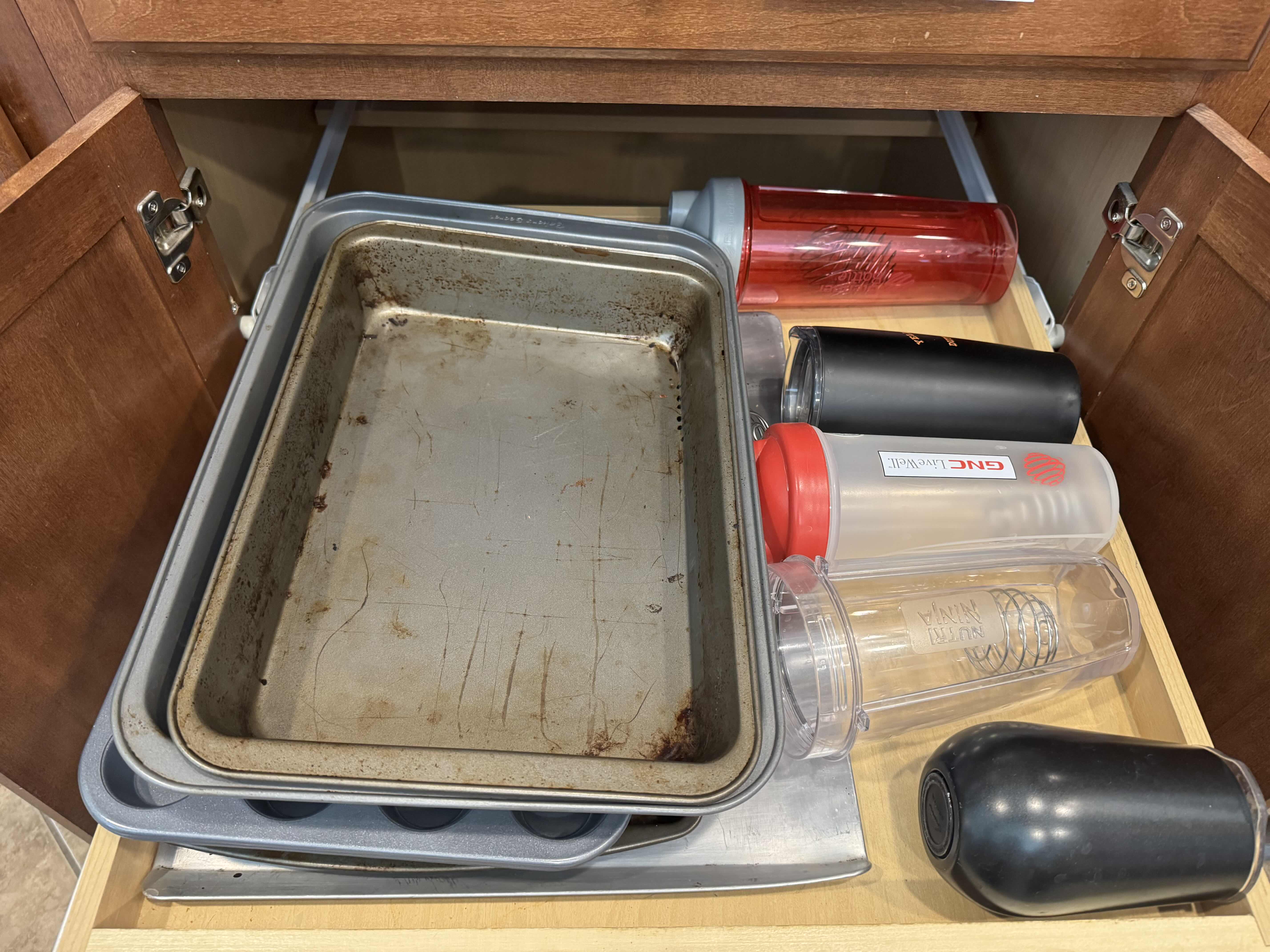 Photo 3 of CONTENTS OF CABINET