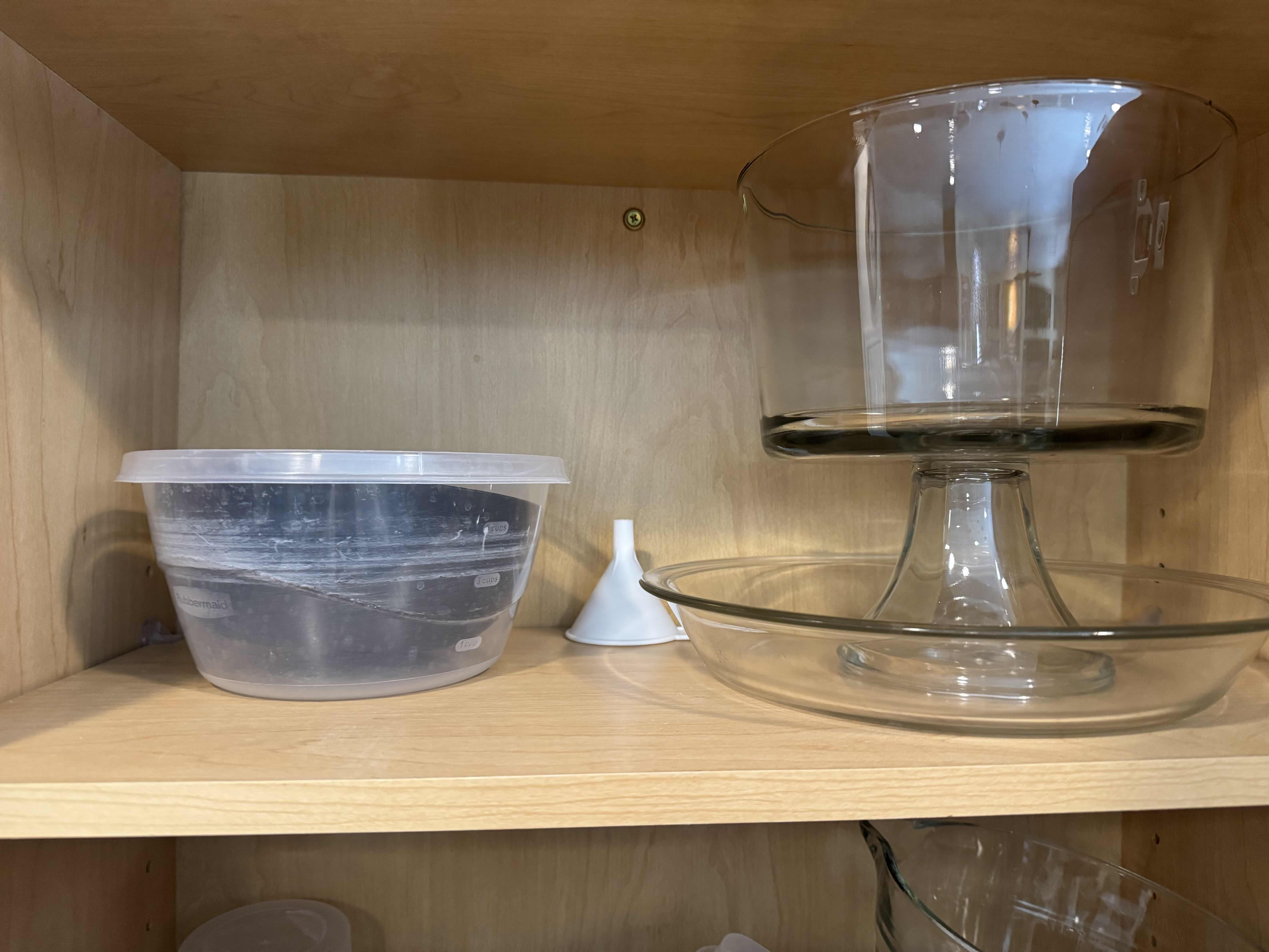 Photo 4 of CONTENTS OF  KITCHEN CABINET. MISC MUGS AND CUPS.