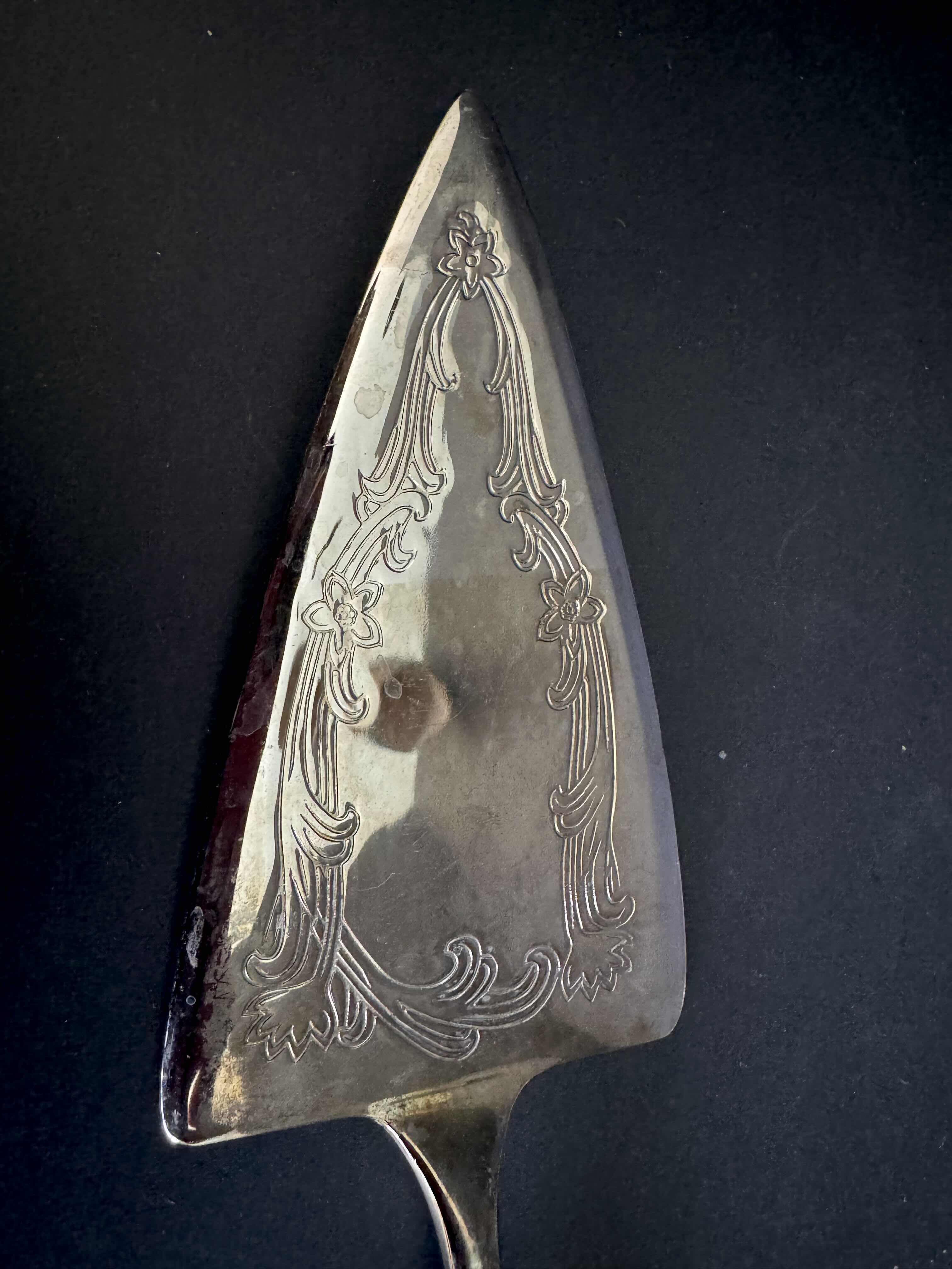 Photo 1 of 2-VINTAGE CAKE AND KNIFE SERVER SET, PIE SERVER SET, SILVER PLATED
KNIFE 14”H AND CAKE SERVER 10.5”H