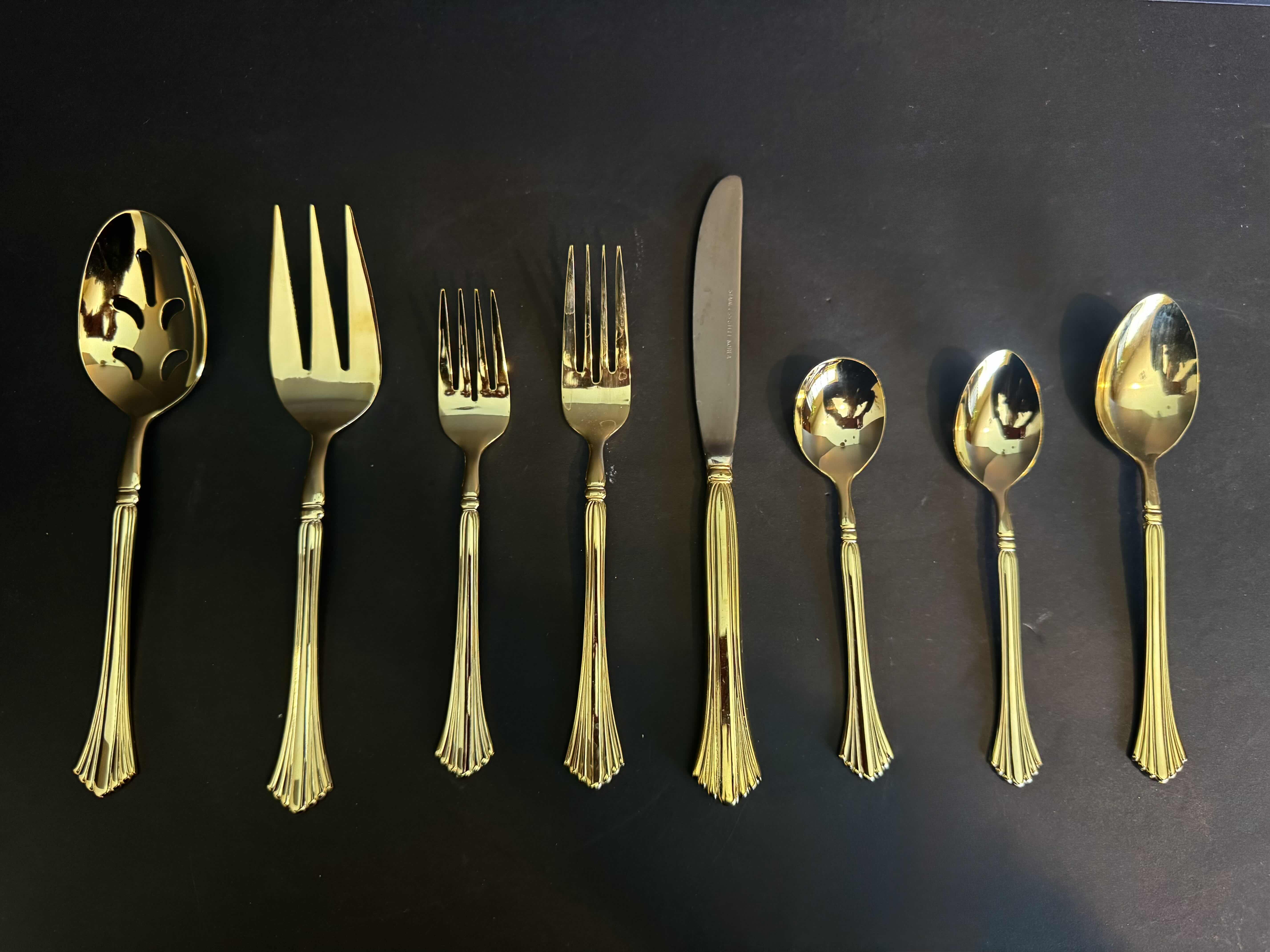Photo 1 of CARLYLE 53 PIECES SET GOLD ELECTROPLATED FLATEWARE