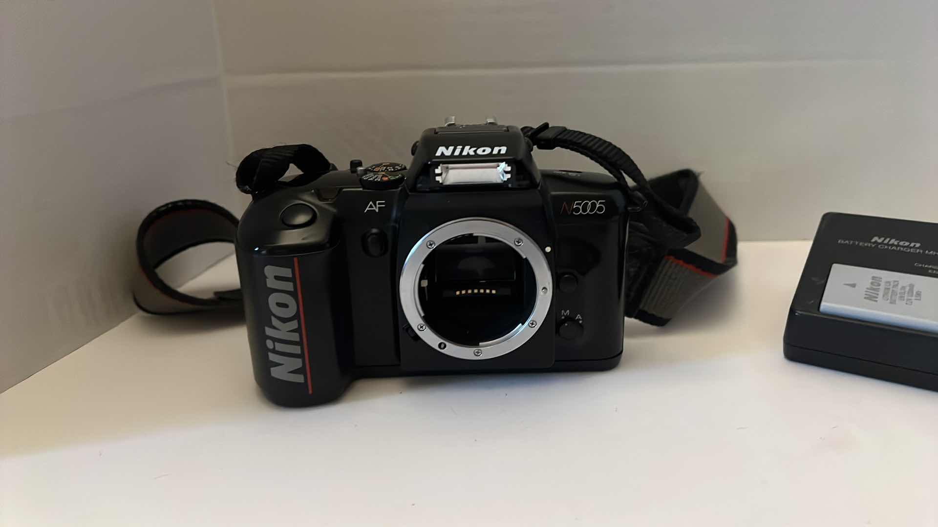 Photo 1 of NIKON AF N5005 FILM CAMERA