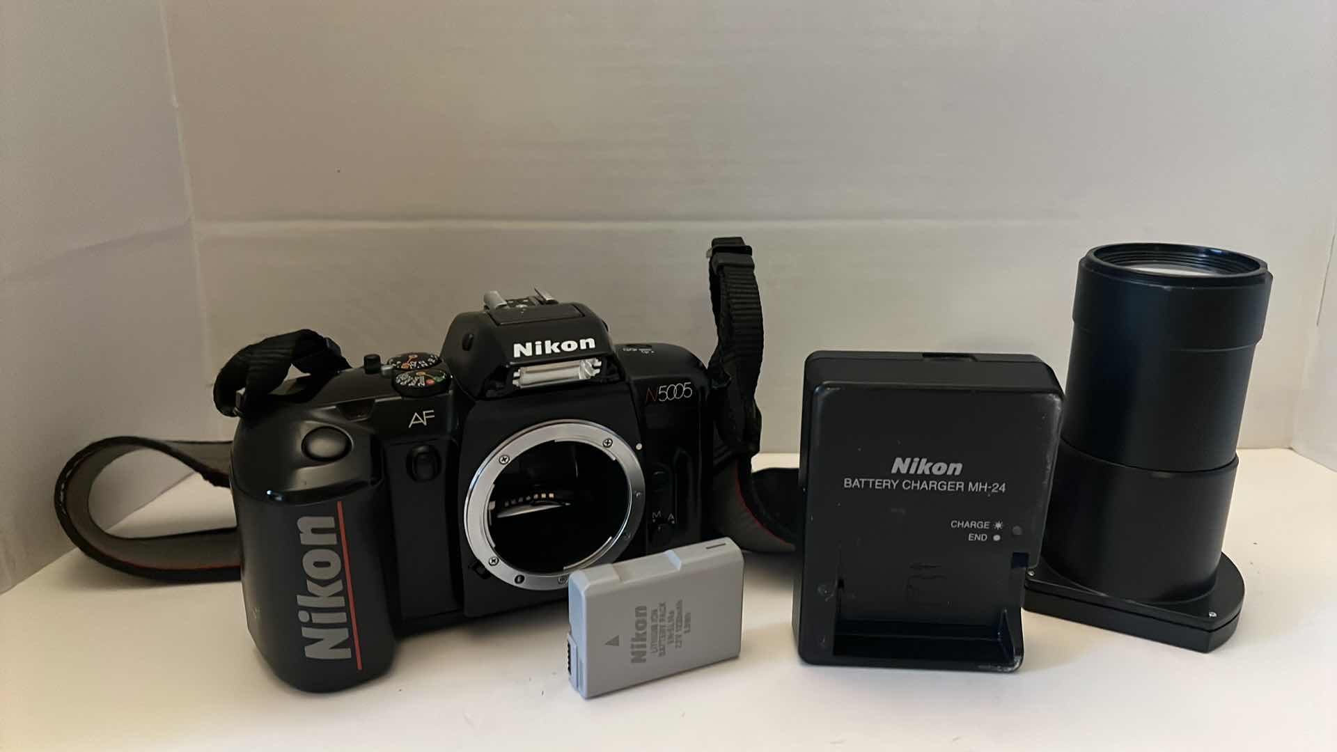 Photo 1 of NIKON AF N5005 FILM CAMERA