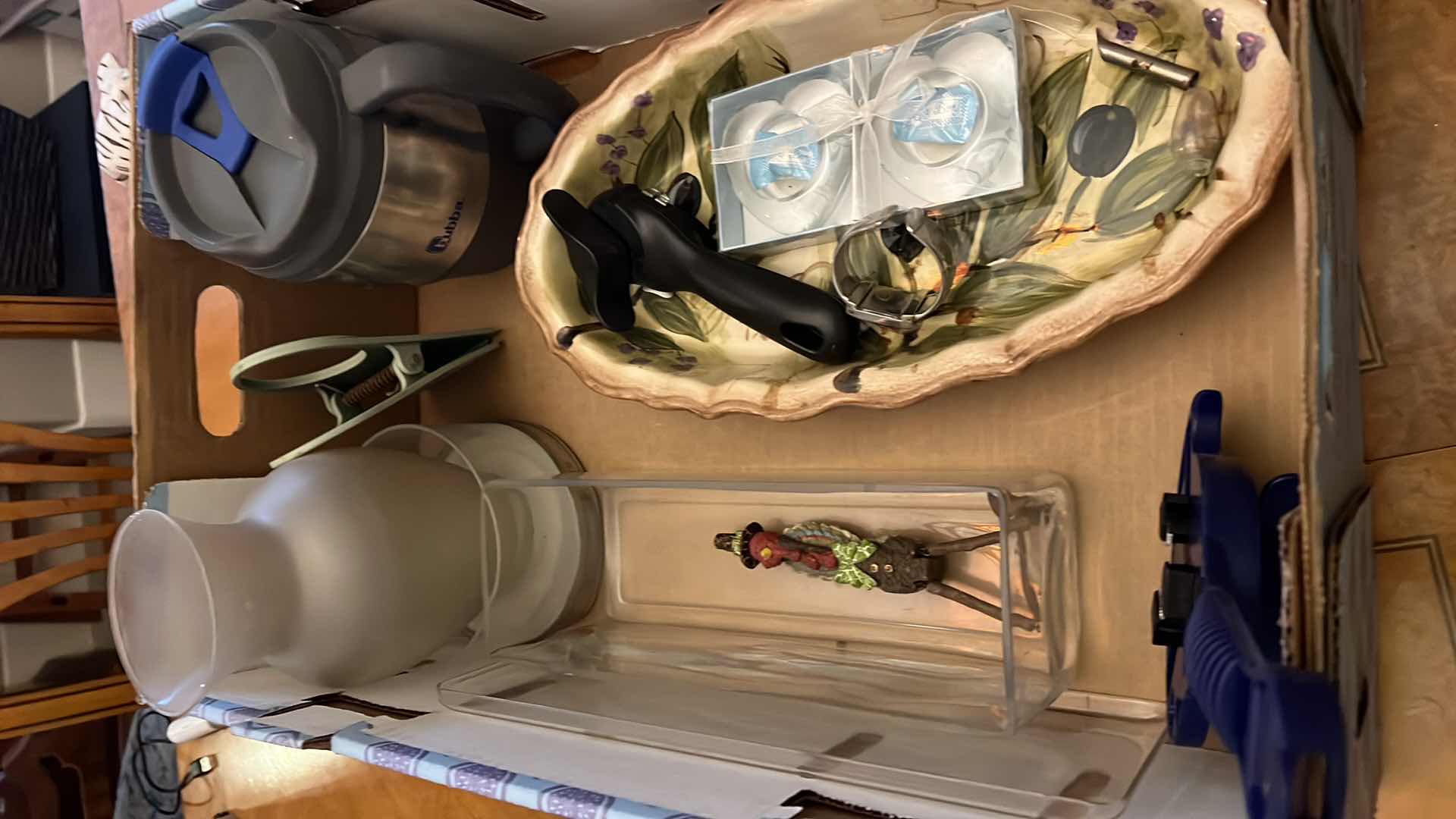 Photo 1 of CONTENTS OF BOX