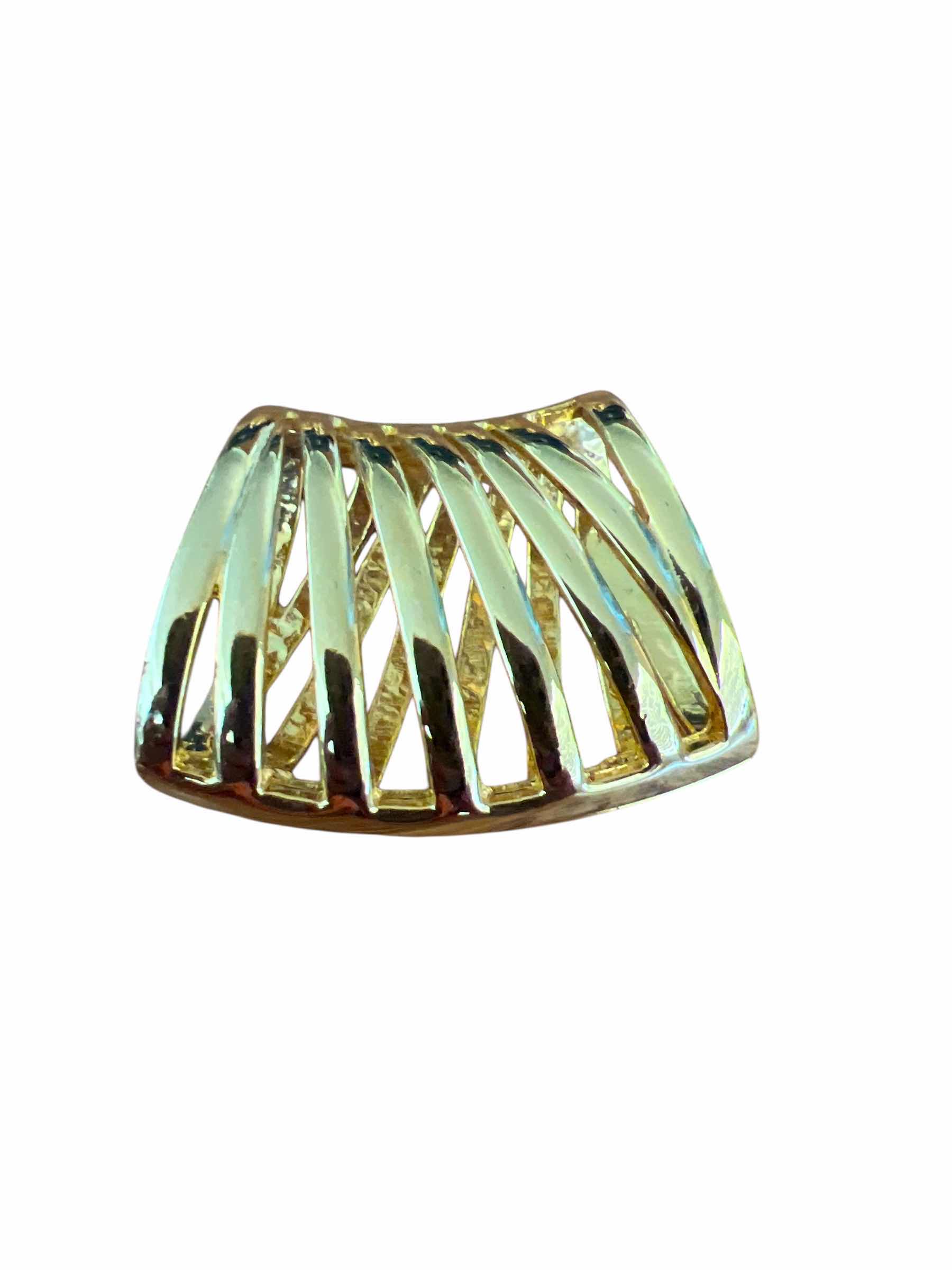 Photo 1 of 5 - PAIRS OF VINTAGE CLIP-ON EARRINGS AND SCARF PENDANT