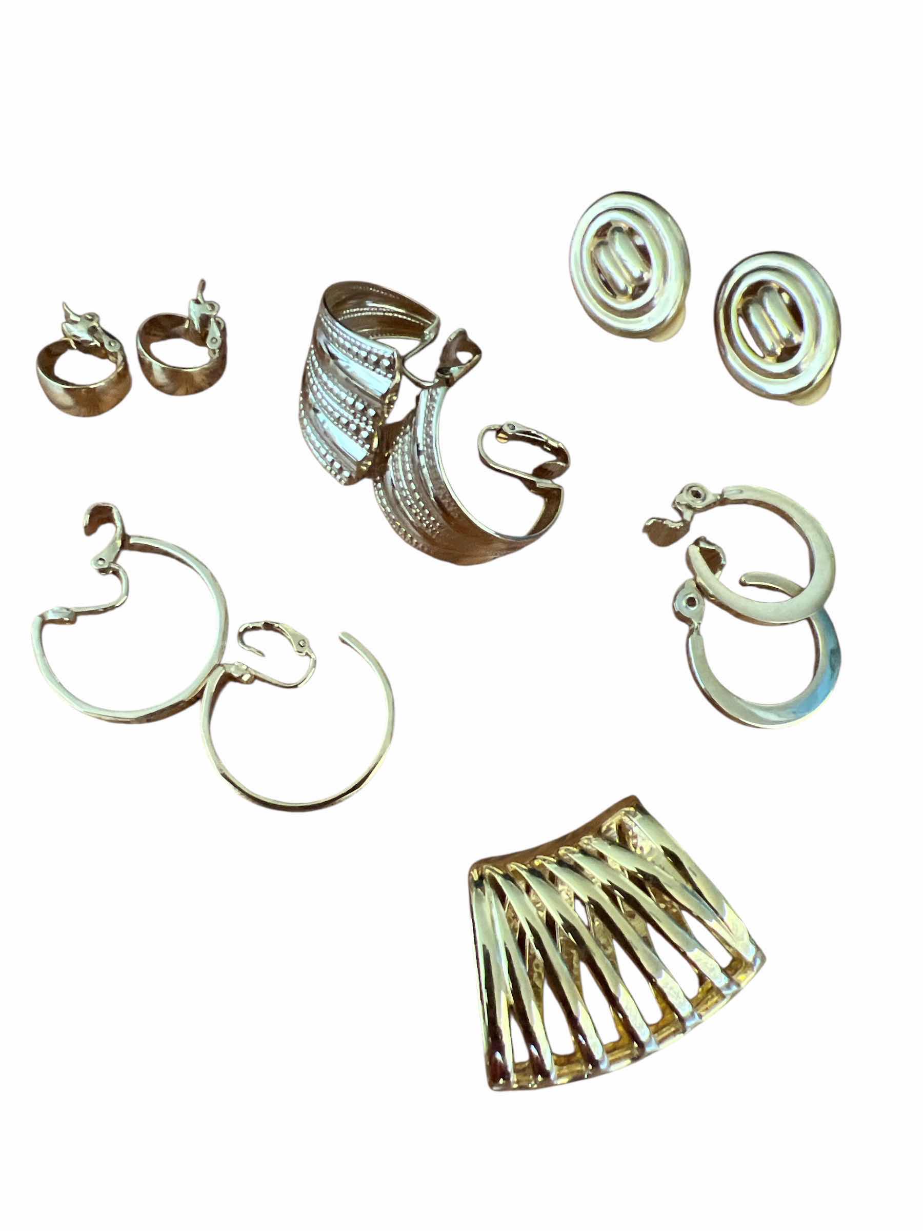 Photo 1 of 5 - PAIRS OF VINTAGE CLIP-ON EARRINGS AND SCARF PENDANT