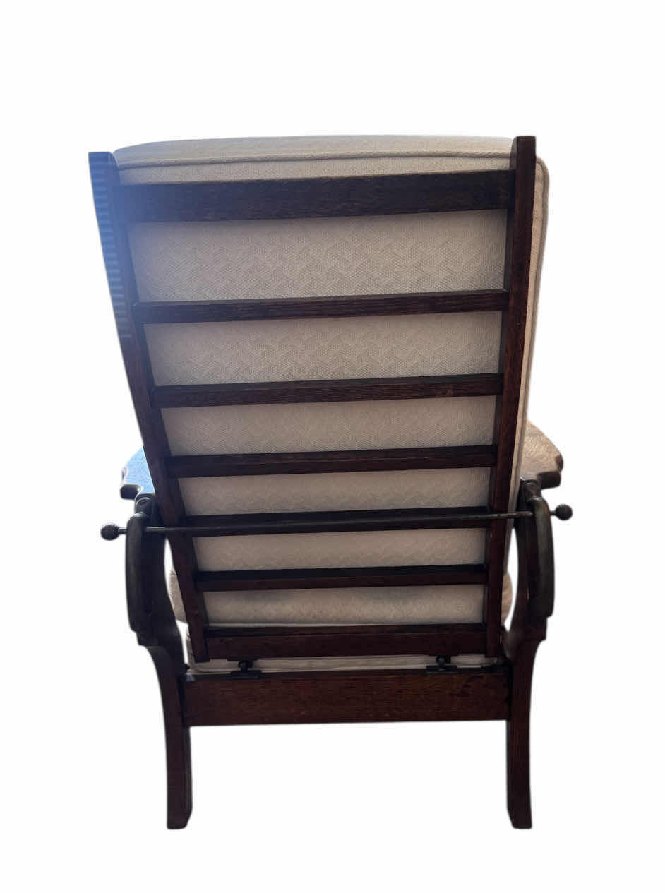 Photo 1 of 50
VINTAGE ANTIQUE OAKWOOD MORRIS CHAIR RECLINER WITH CUSHIONS.

32” X 30” X H39”