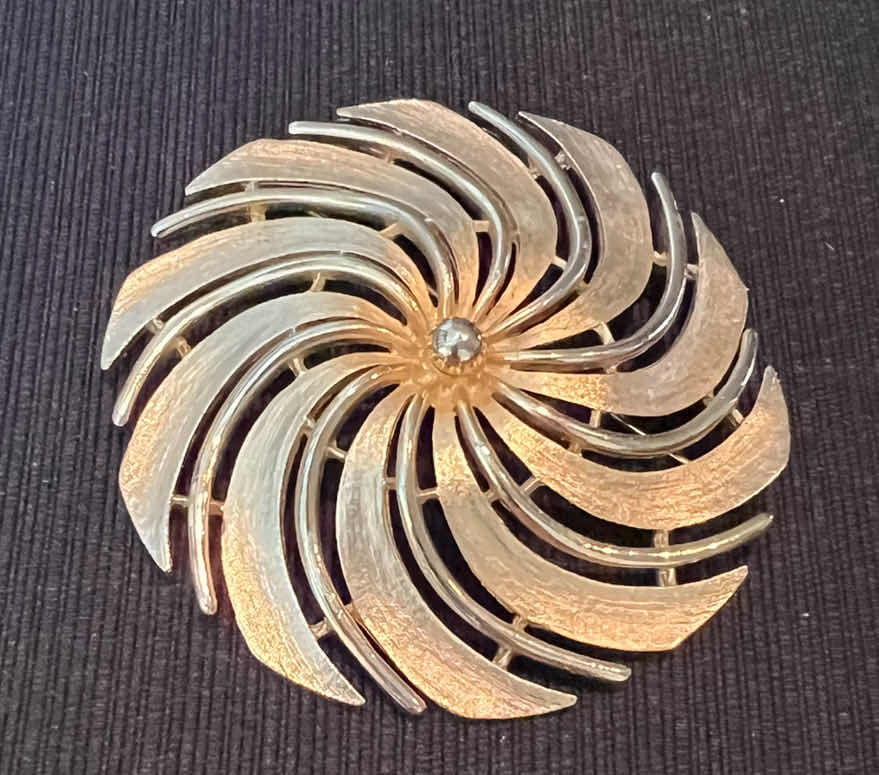 Photo 1 of LOT OF FASHION JEWELRY