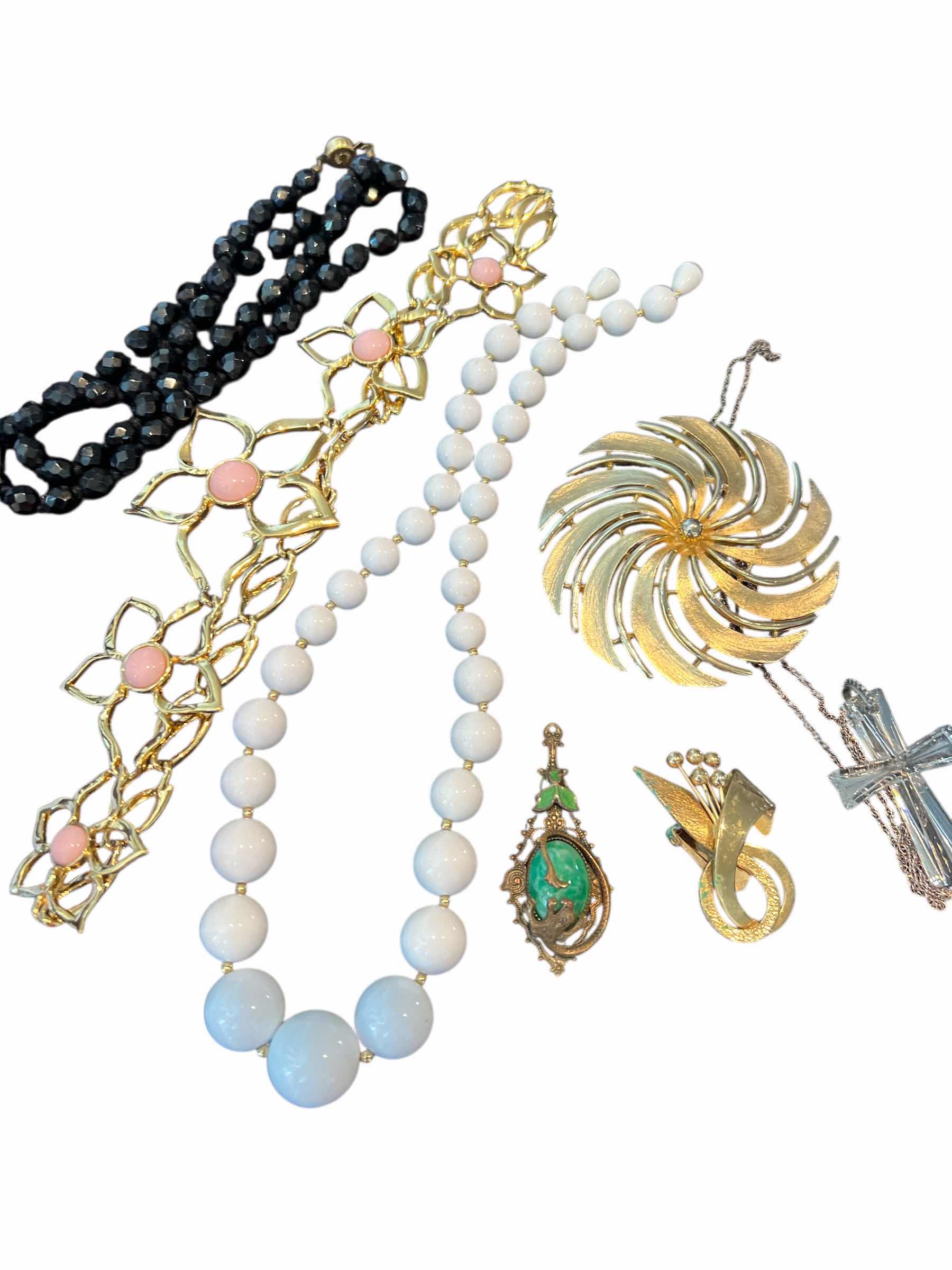 Photo 1 of LOT OF FASHION JEWELRY