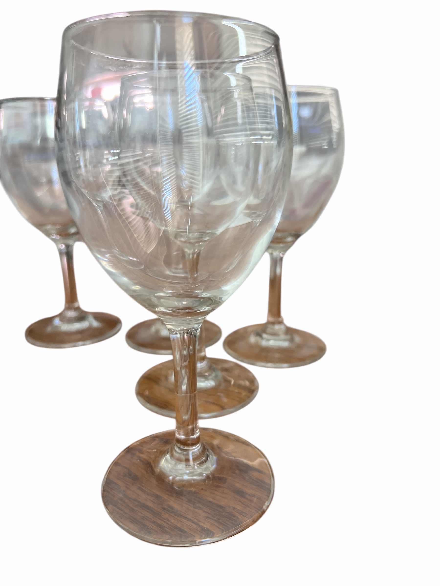 Photo 2 of 5 - WINE GLASSES