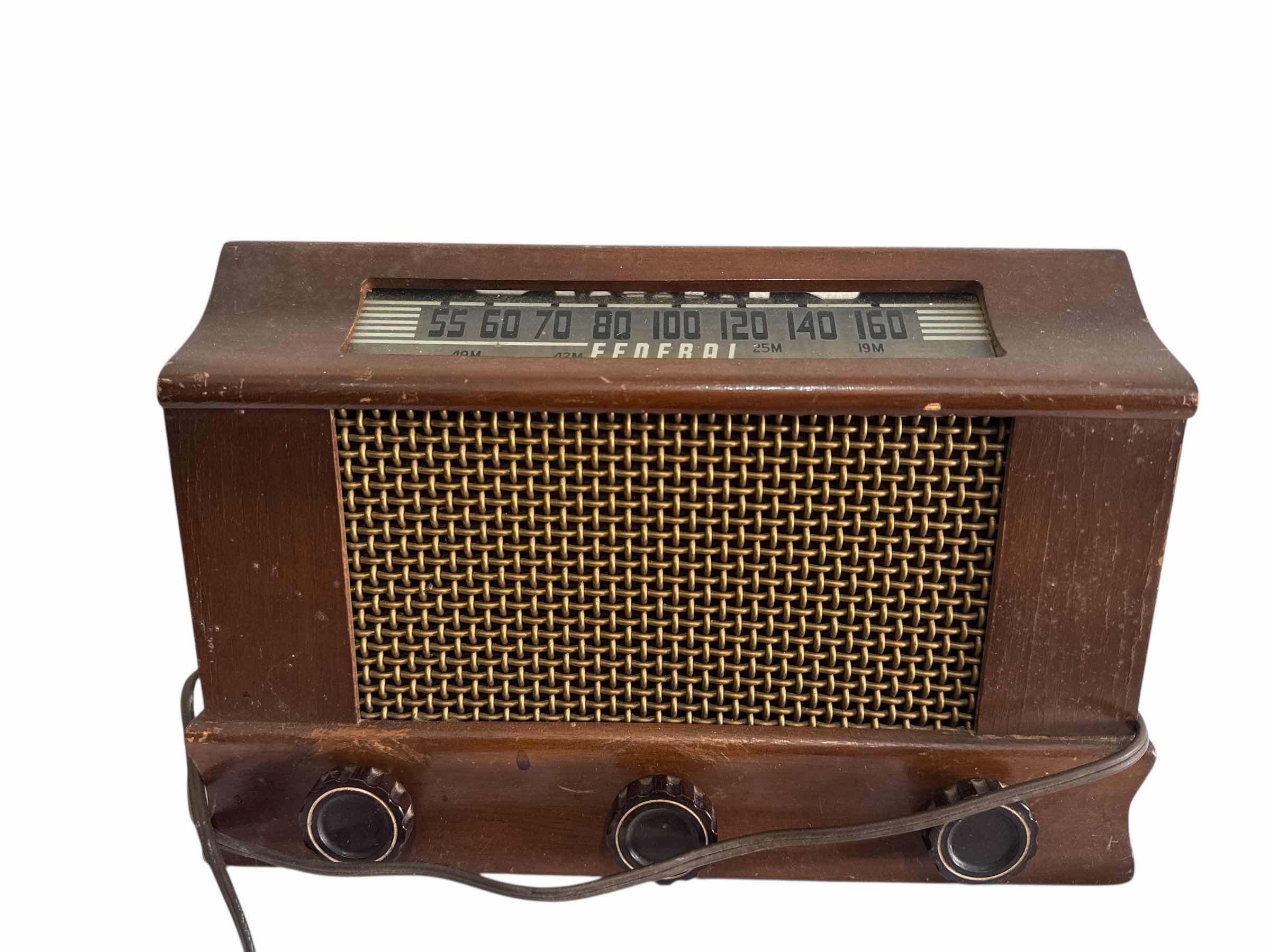 Photo 1 of 100
VINTAGE WORKING 1946 FEDERAL AM RADIO MODEL 1030T W/SHORT WAVE,