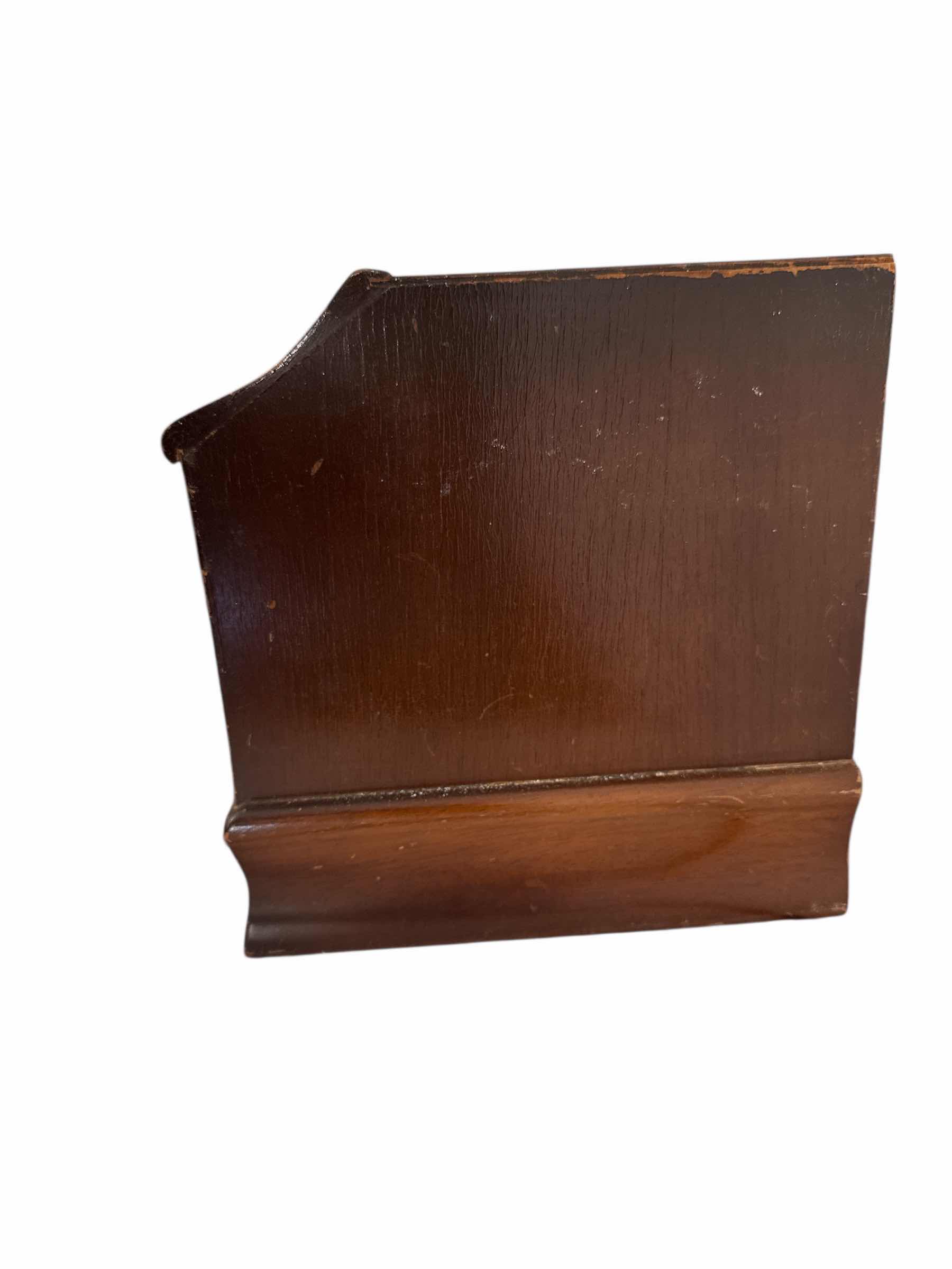 Photo 3 of 100
VINTAGE WORKING 1946 FEDERAL AM RADIO MODEL 1030T W/SHORT WAVE,