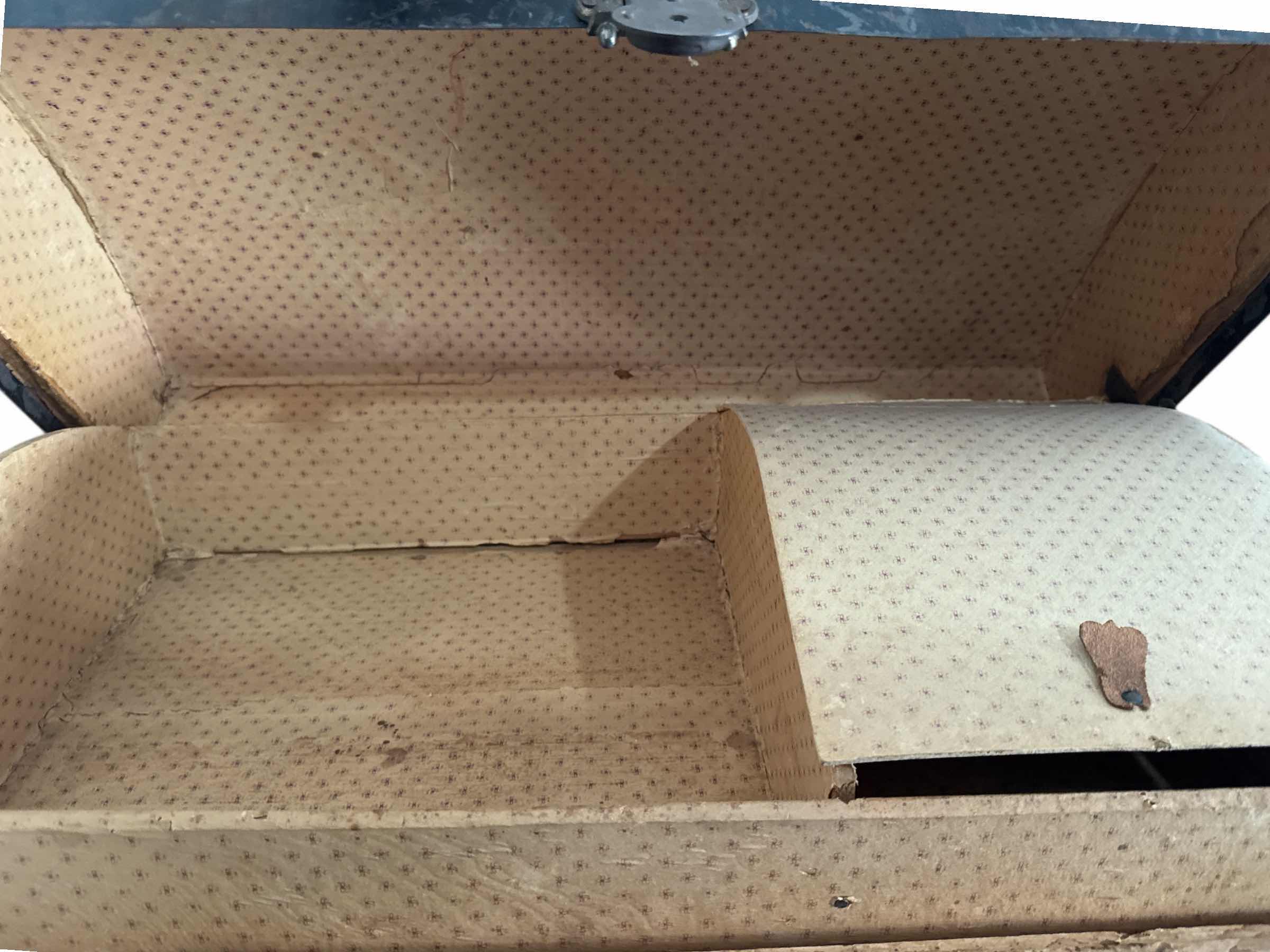 Photo 1 of 50
ANTIQUE WOOD CAMEL BACK DOME TOP DOLL TRUNK SALESMAN SAMPLE