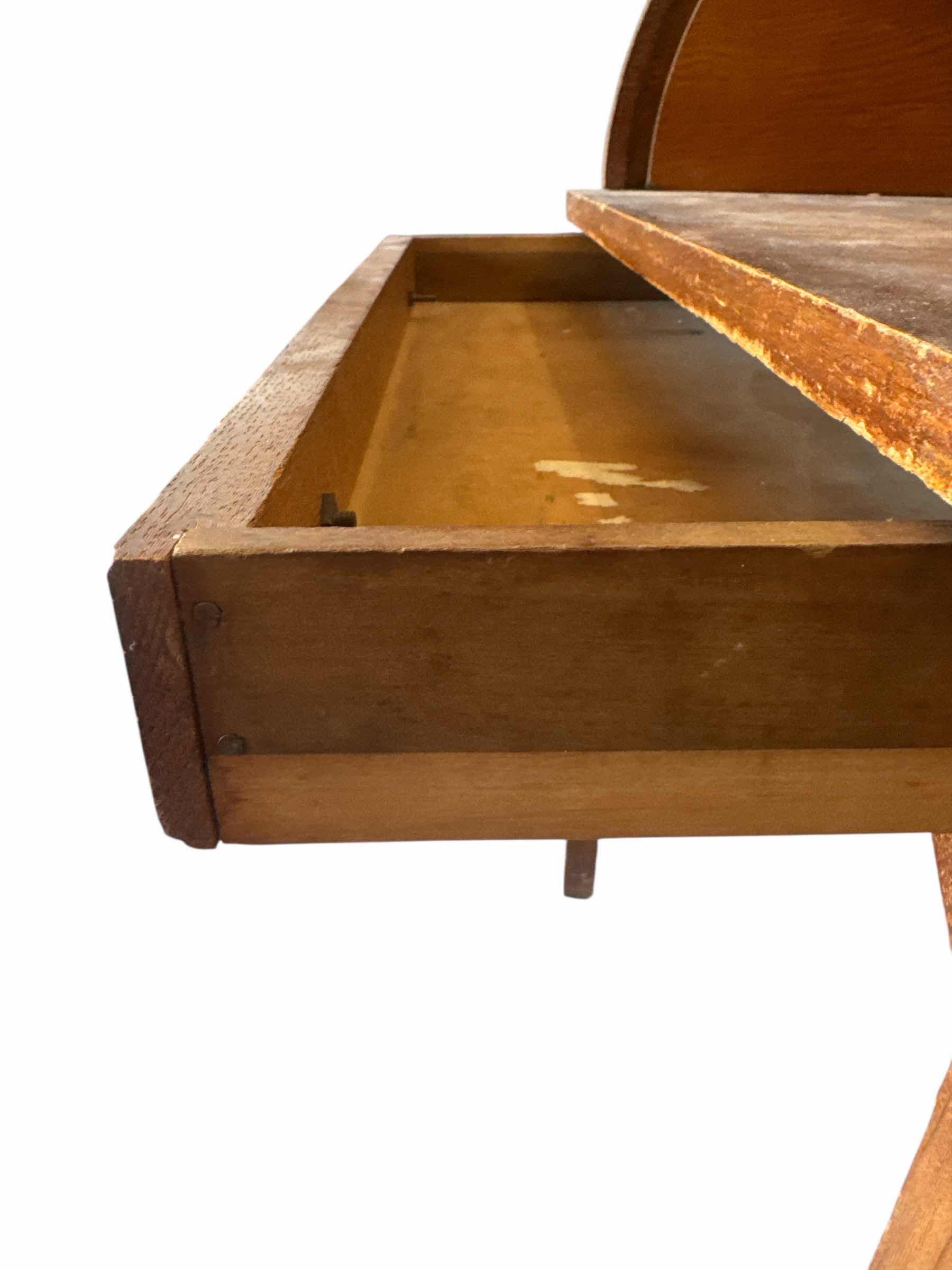 Photo 1 of 100
ANTIQUE CHILDS ROLL TOP DESK (STUCK IN OPEN POSITION)