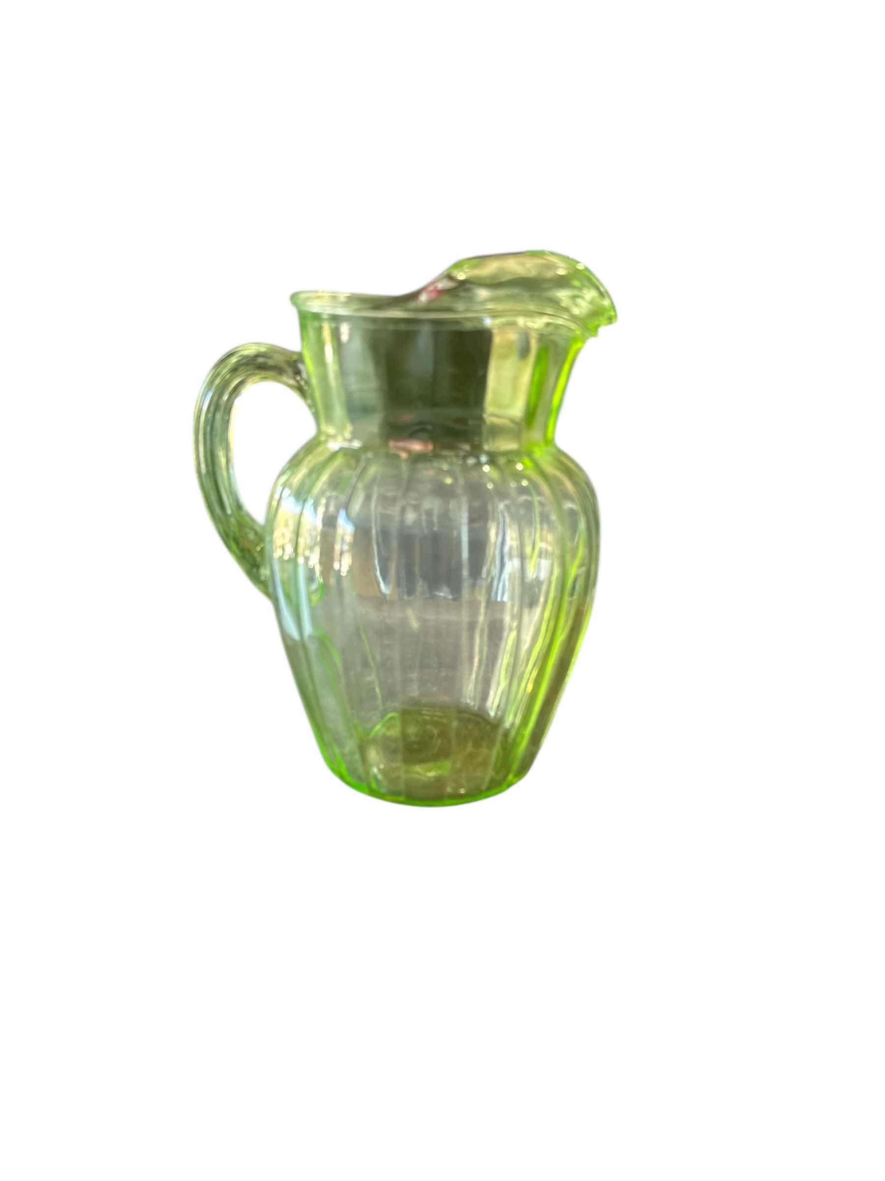 Photo 1 of 50
ANCHOR HOCKING PILLAR OPTIC URANIUM GLASS PITCHER