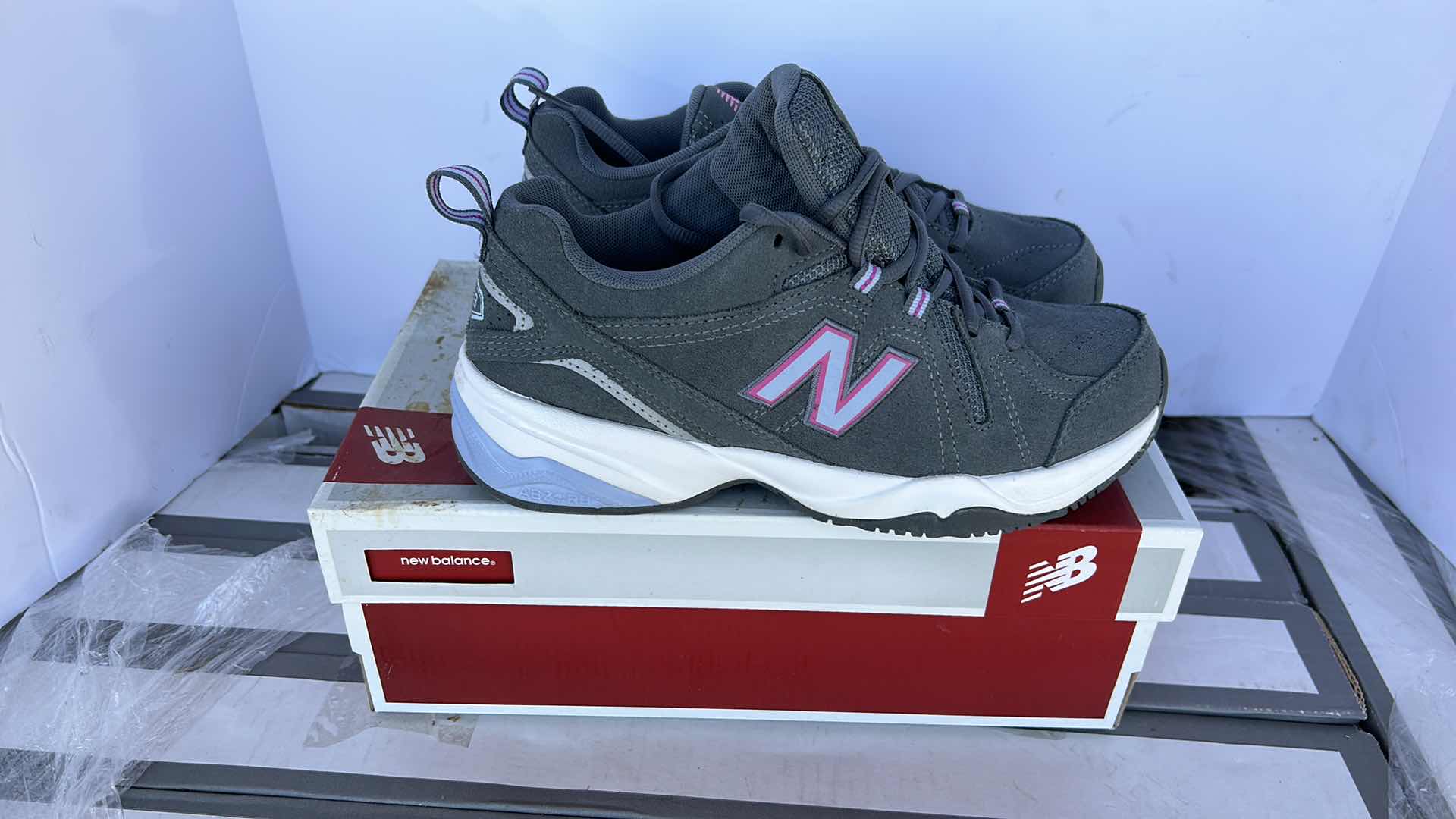 Photo 1 of 1 NEW PAIR WOMENS NEW BALANCE SHOES SIZE 7.5