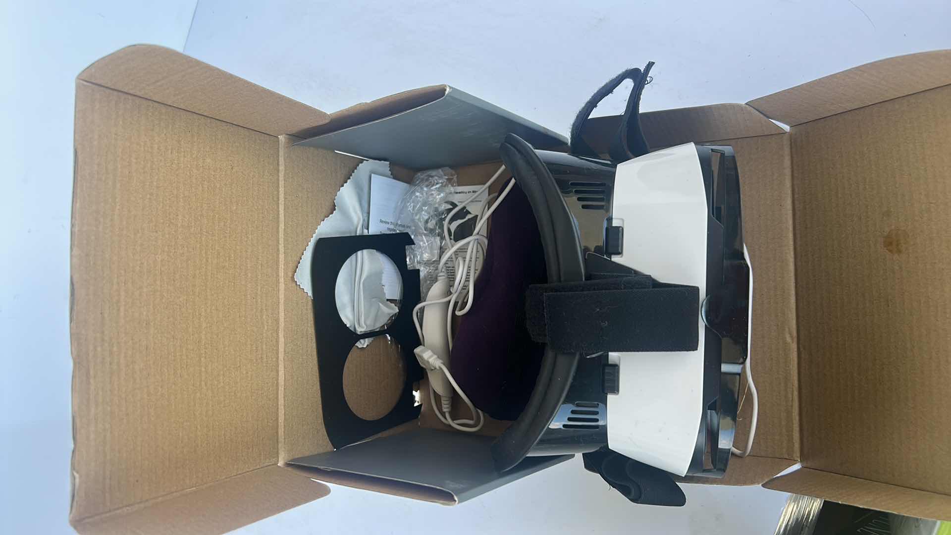 Photo 1 of NEW VIRTUAL REALITY HEADSET