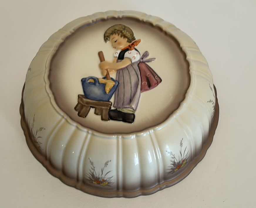 Photo 1 of M.J HÛMMEL / GOEBEL KUECHENFORM BAKING TIN WITH BOX