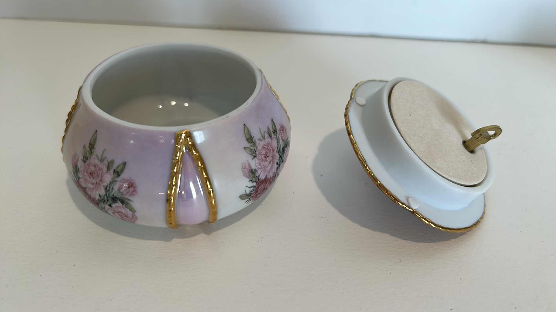 Photo 1 of NUMERED HANDPAINTED MUSIC BOX “CARNATIONS” LENA LIU’S GARDEN TREASURES 3” x 2”