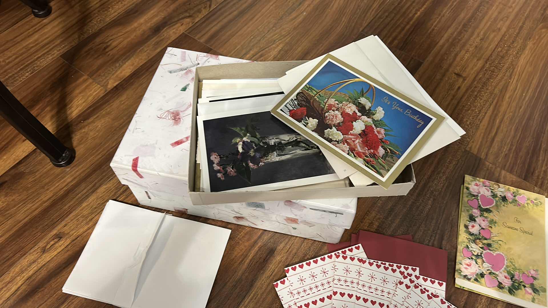 Photo 1 of CARD ASSORTMENT AND ENVELOPES WITH STORAGE BOX