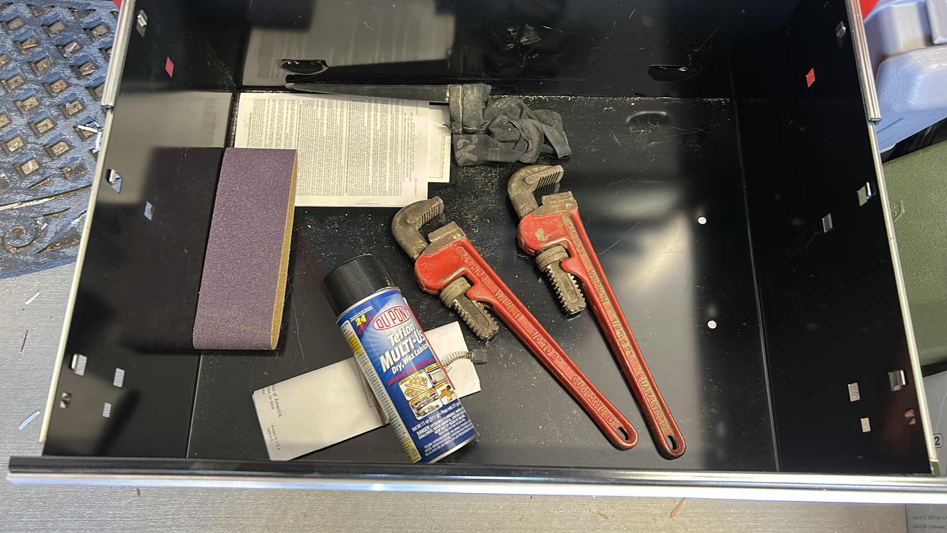 Photo 1 of CRAFTSMAN 4 DRAWER TOOL CHEST WITH TOOLS