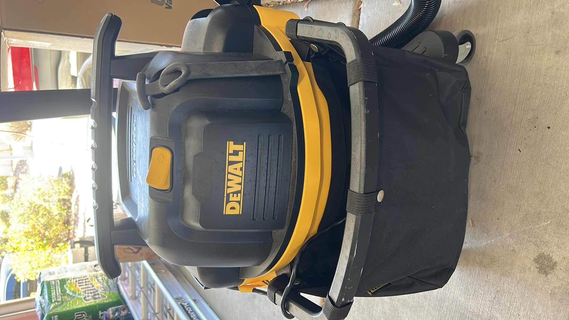 Photo 2 of DEWALT SHOP VAC