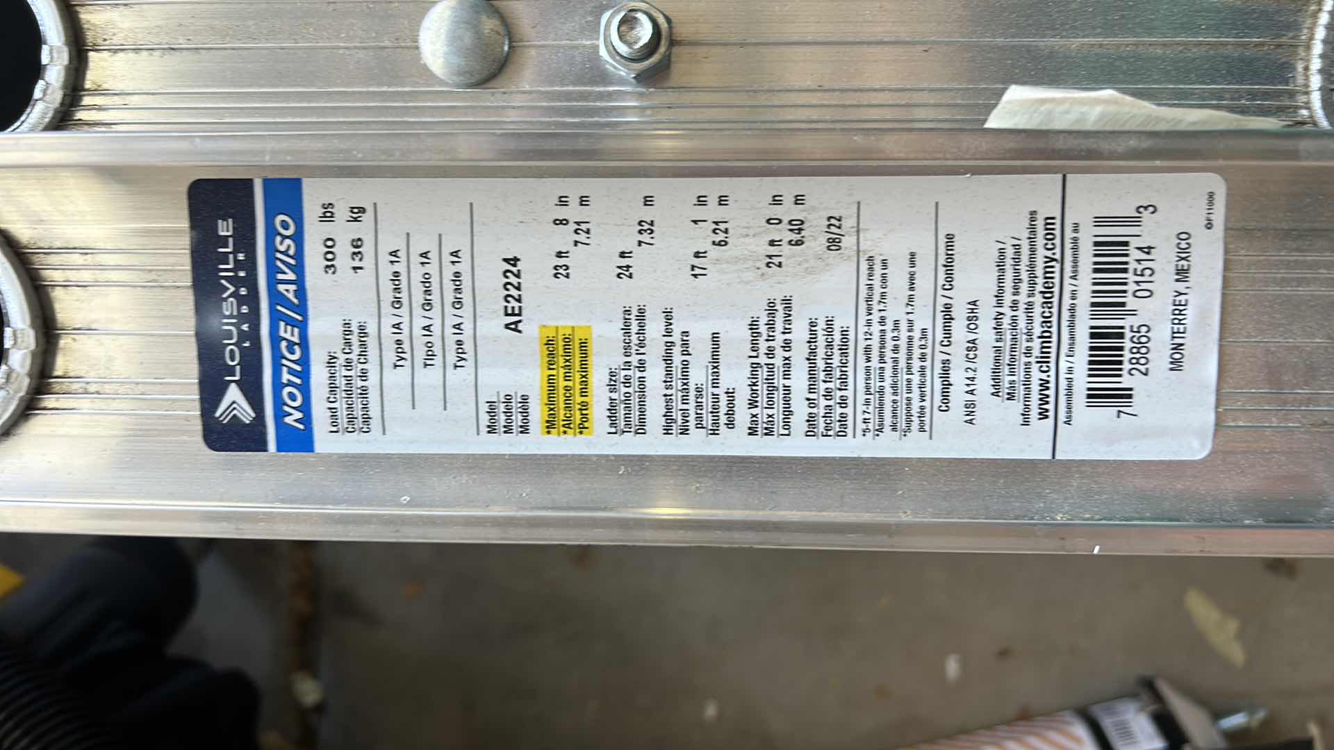 Photo 1 of LOUISVILLE EXTENSION LADDER MAXIMUM REACH 23 FEET