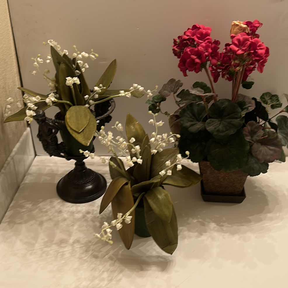 Photo 1 of HOME DECOR ASSORTMENT