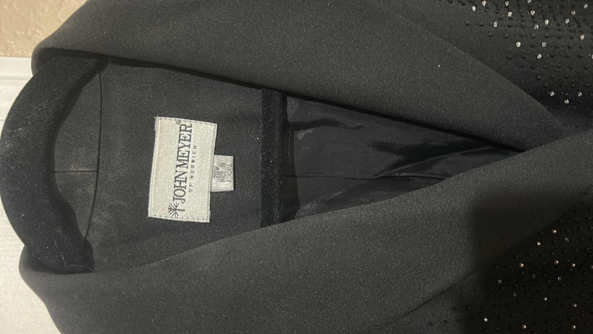 Photo 1 of WOMENSWEAR- JACKETS SIZE 20 W